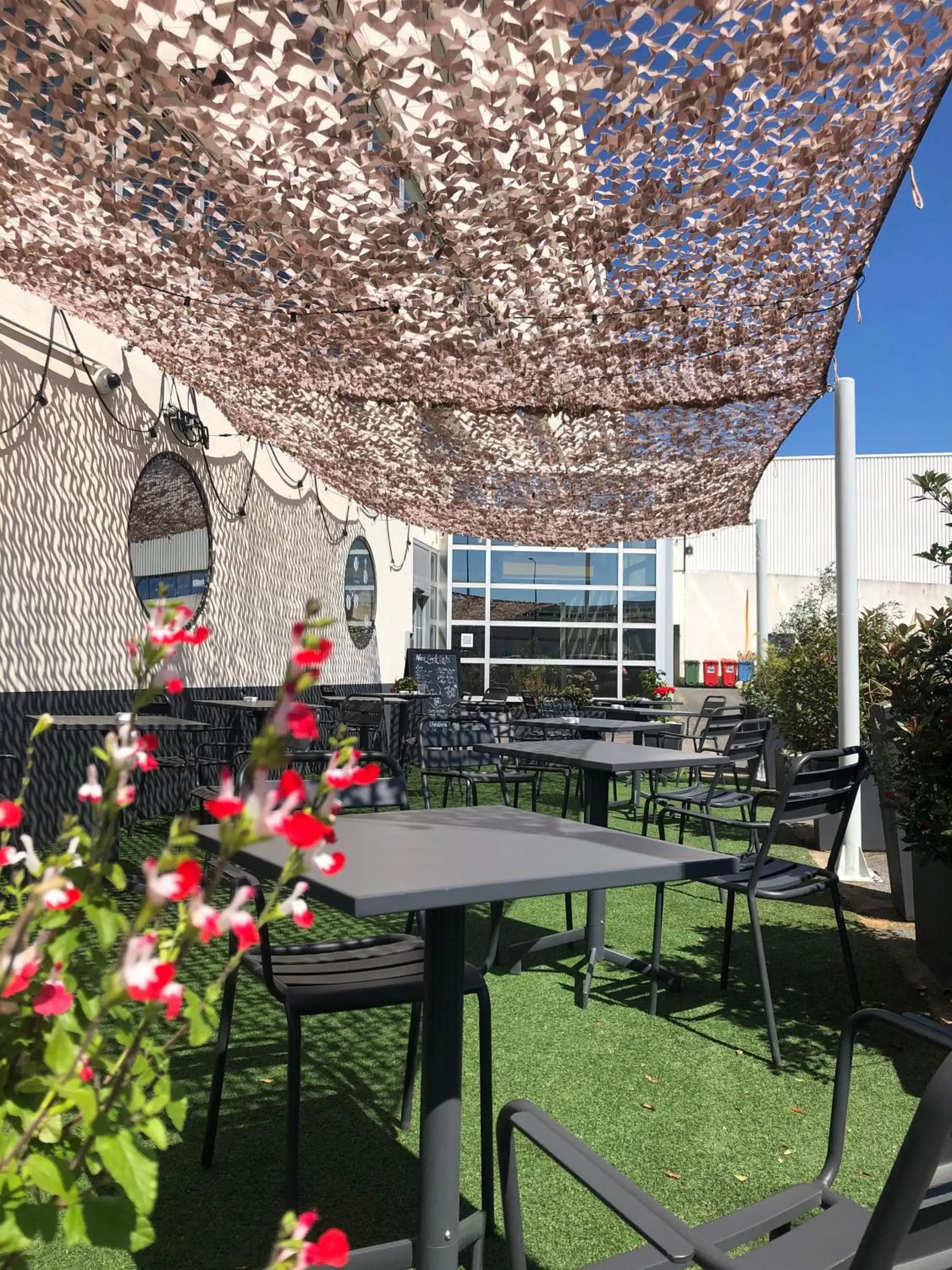 Patio in Campanile Le Bourget – Airport
