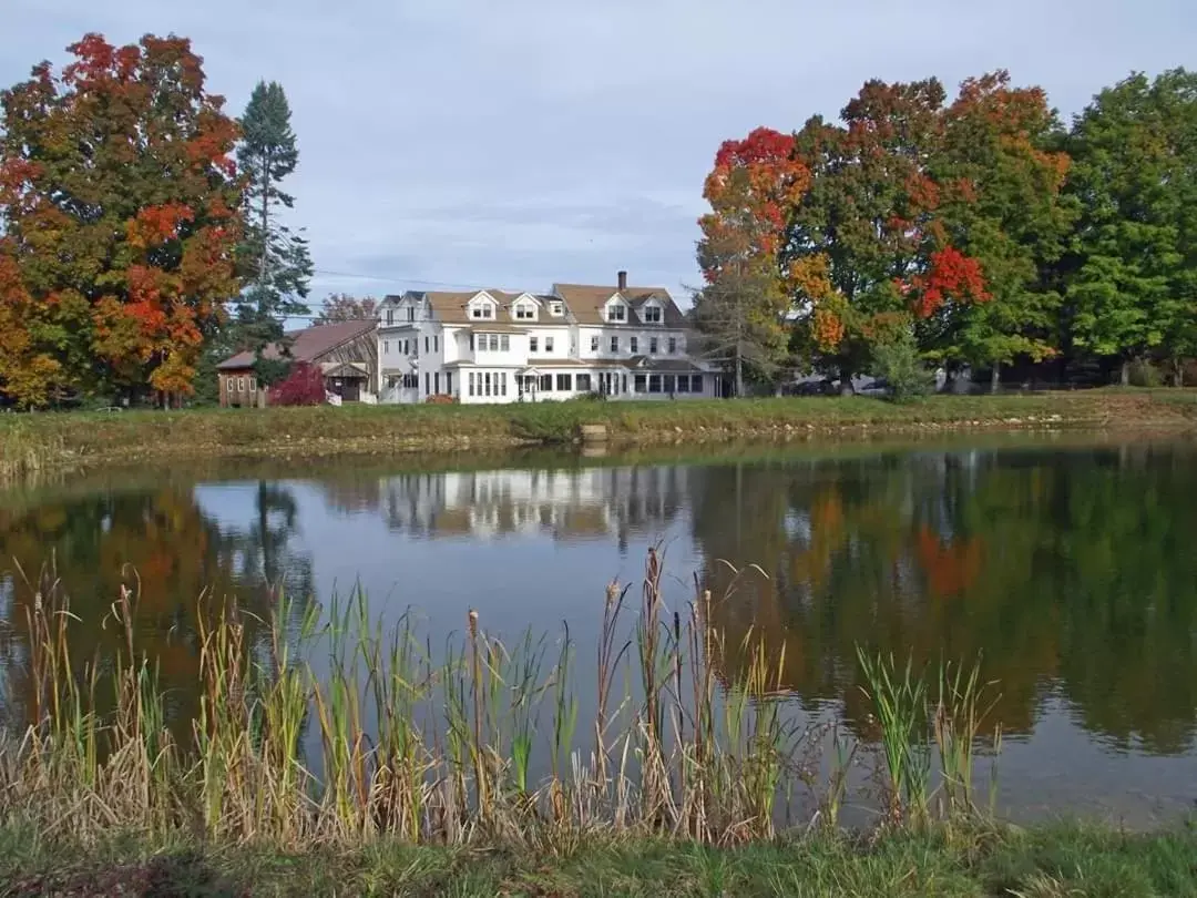 Lake Shore Farm Inn