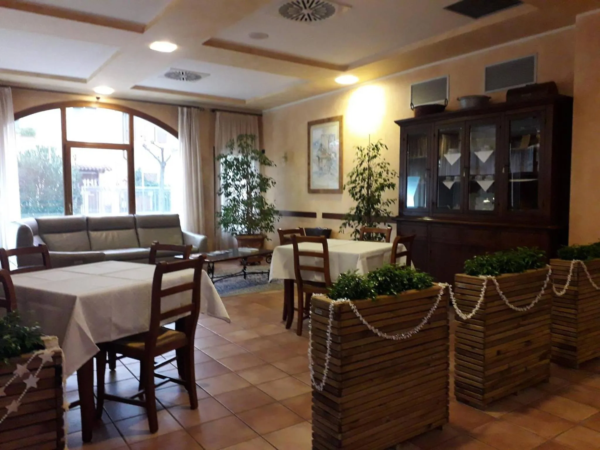 Communal lounge/ TV room in Hotel Scaligero