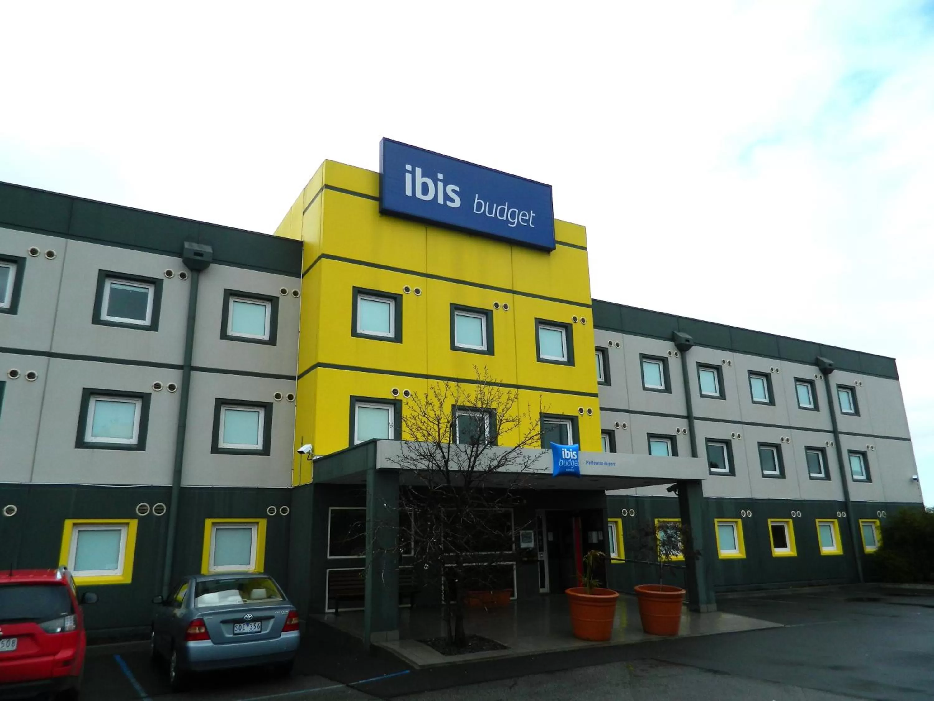 Facade/entrance in ibis Budget - Melbourne Airport