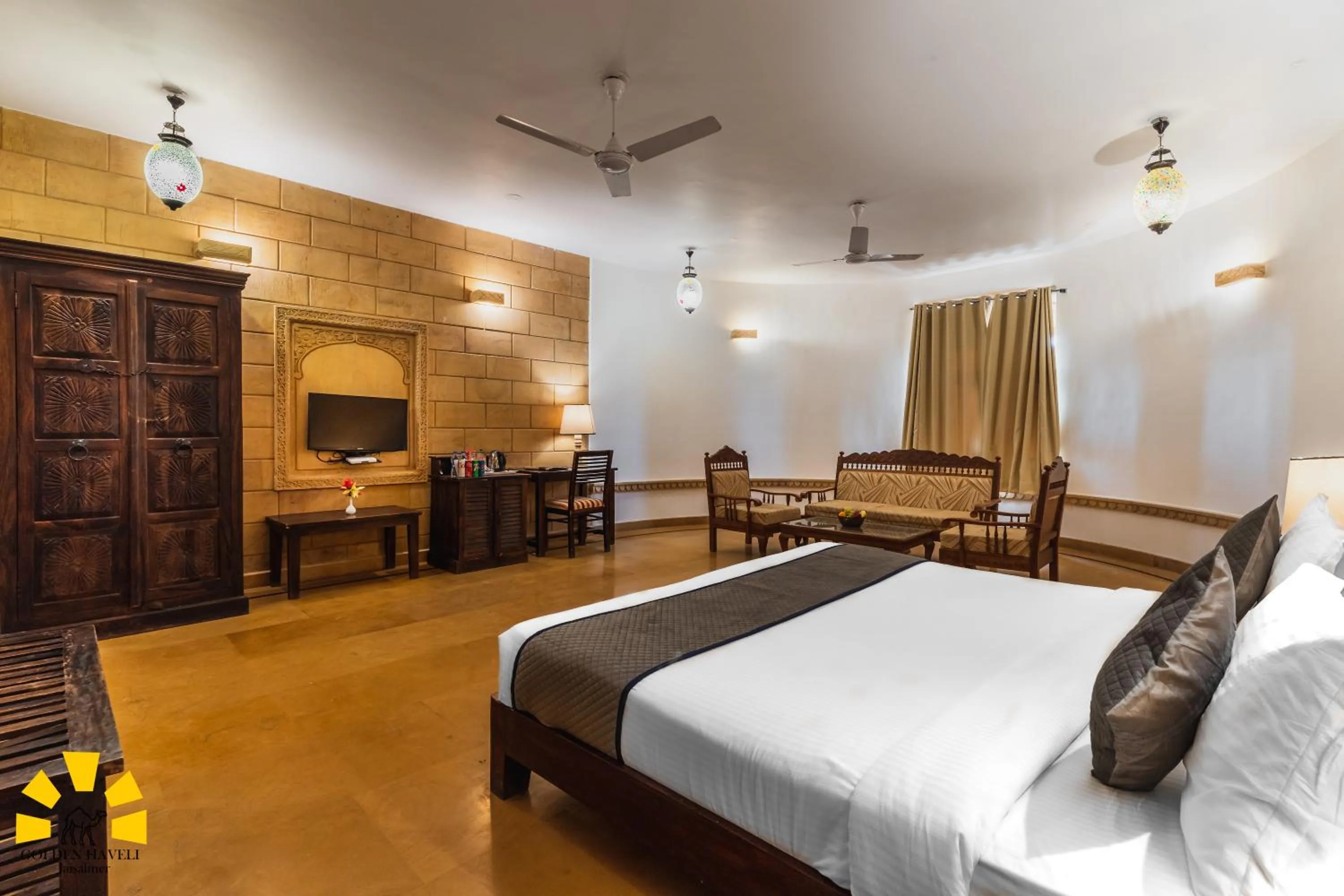 Bed in Hotel Golden Haveli