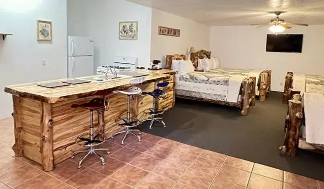 Dining area in THE SNUGGLE INN