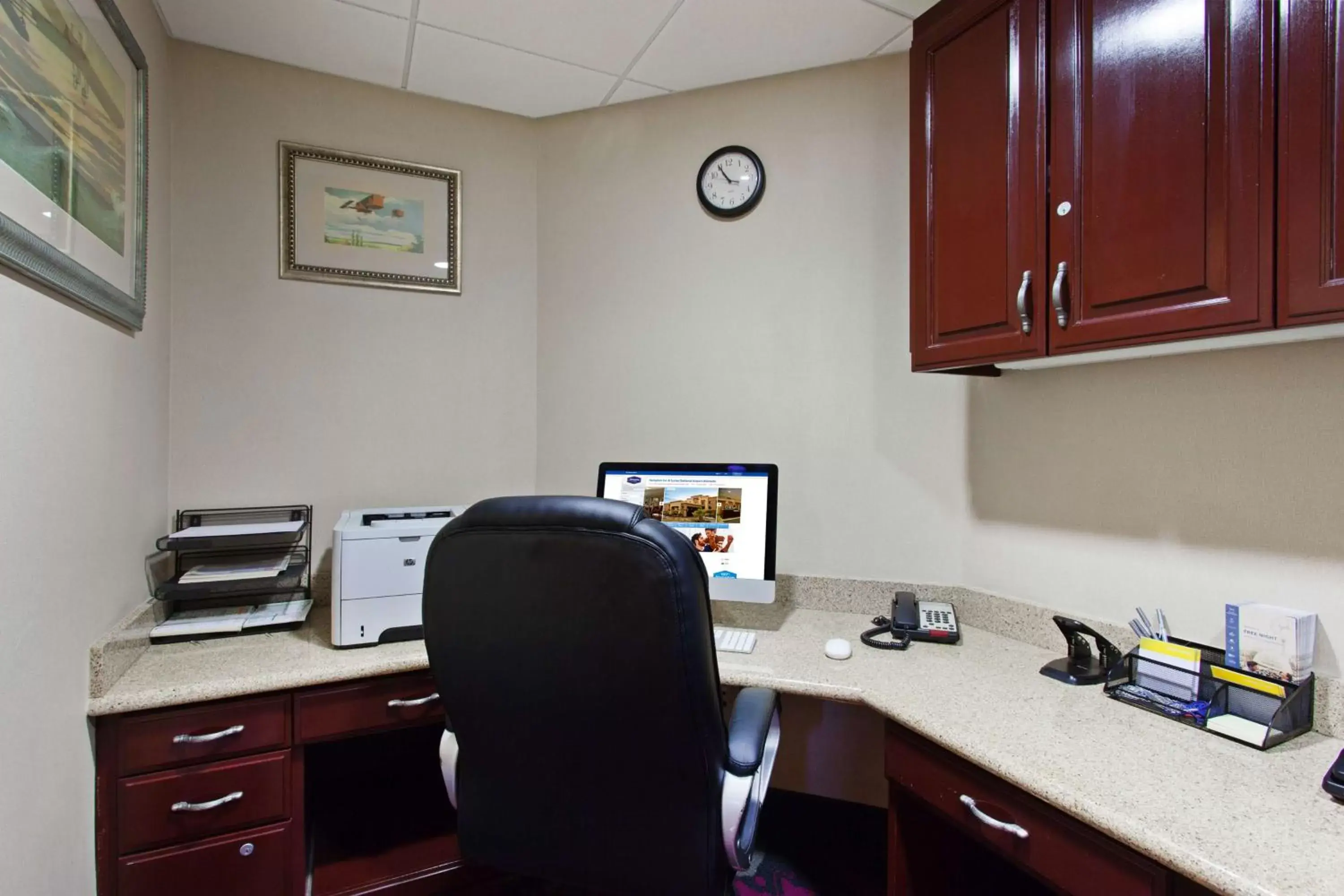 Business facilities in Hampton Inn & Suites Oakland Airport-Alameda