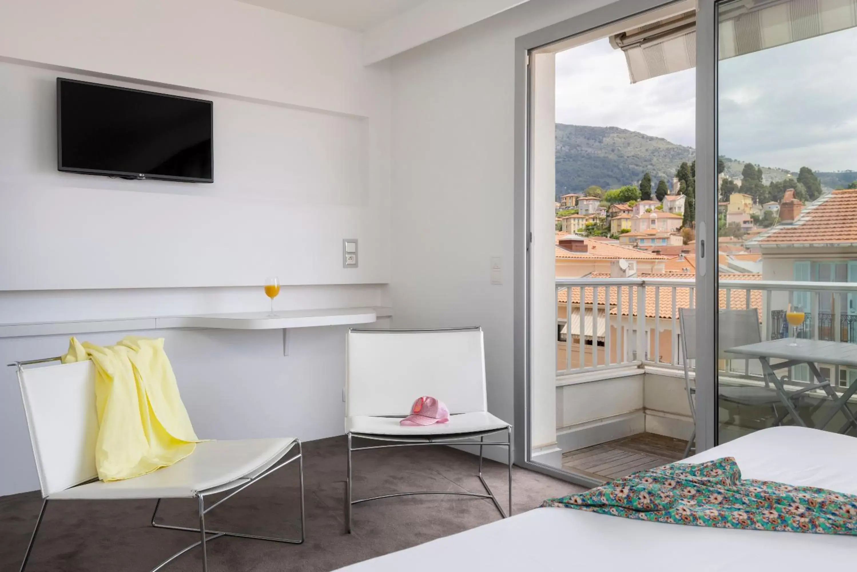 Balcony/Terrace, TV/Entertainment Center in Ibis Styles Menton Centre