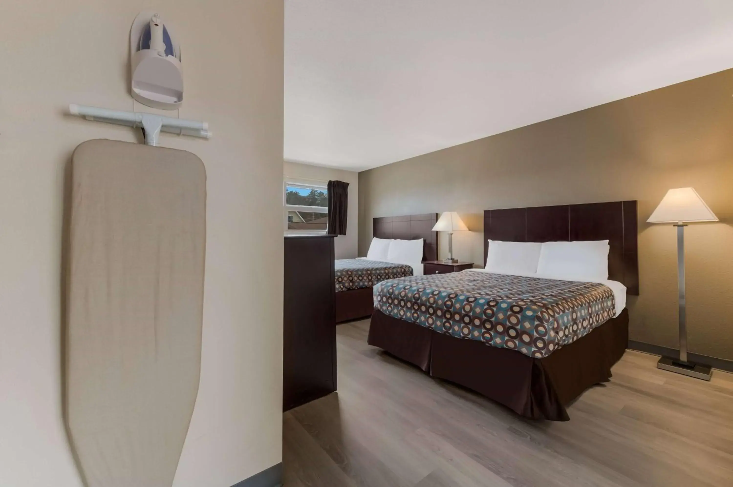 Queen Room with Two Queen Beds - Non-Smoking in Econo Lodge Inn & Suites Queen Room with Two Queen Beds - Non-Smoking in Econo Lodge Inn & Suites