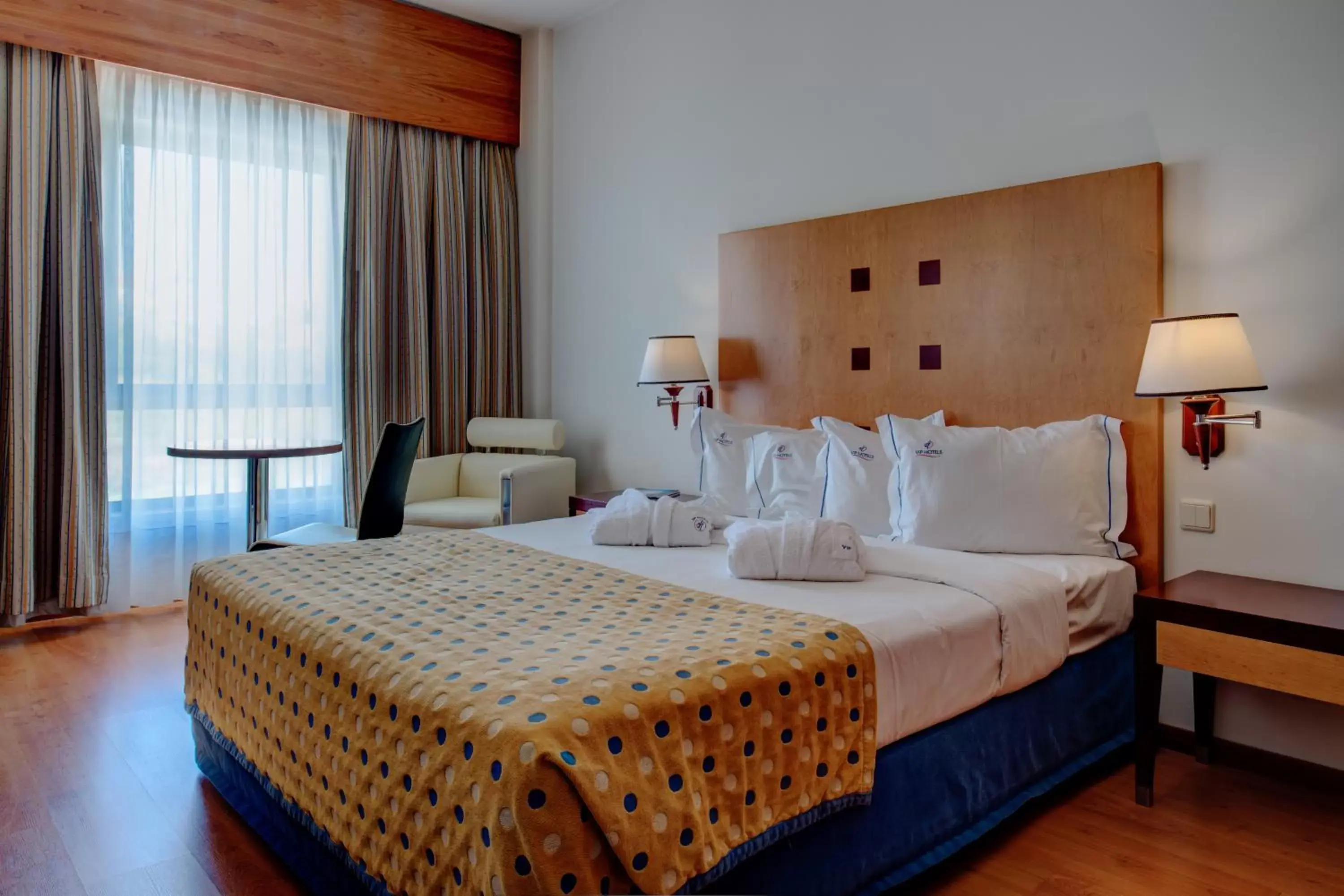 Bed in VIP Executive Santa Iria Hotel