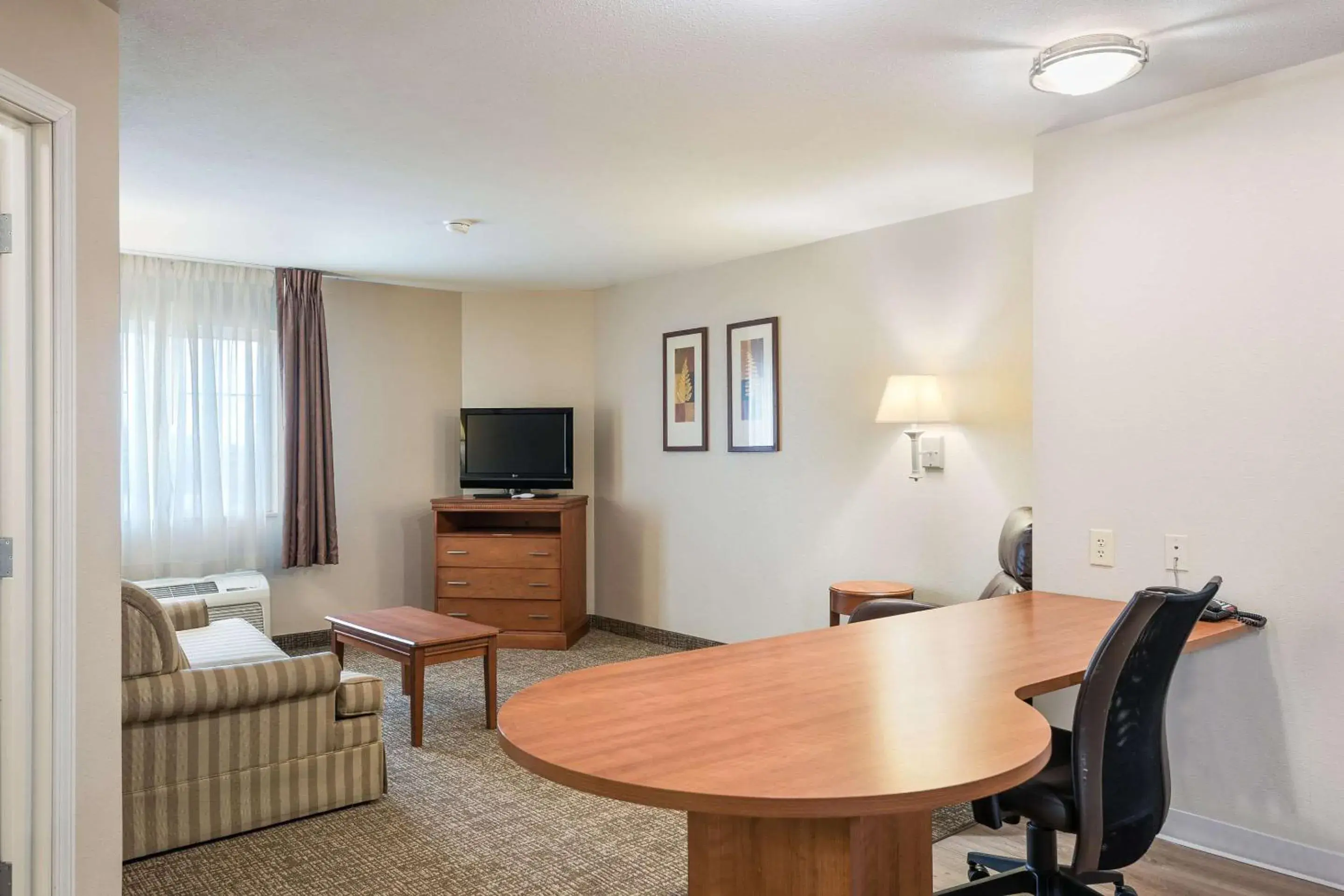 Bedroom, TV/Entertainment Center in Suburban Studios Waterloo