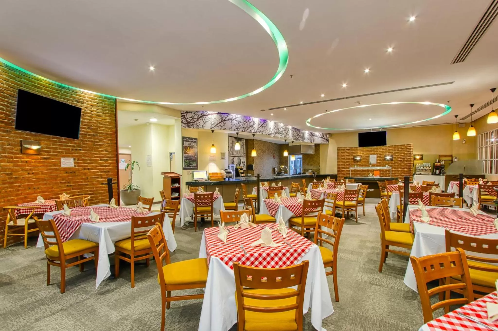 Restaurant/places to eat in Holiday Inn Leon-Convention Center by IHG