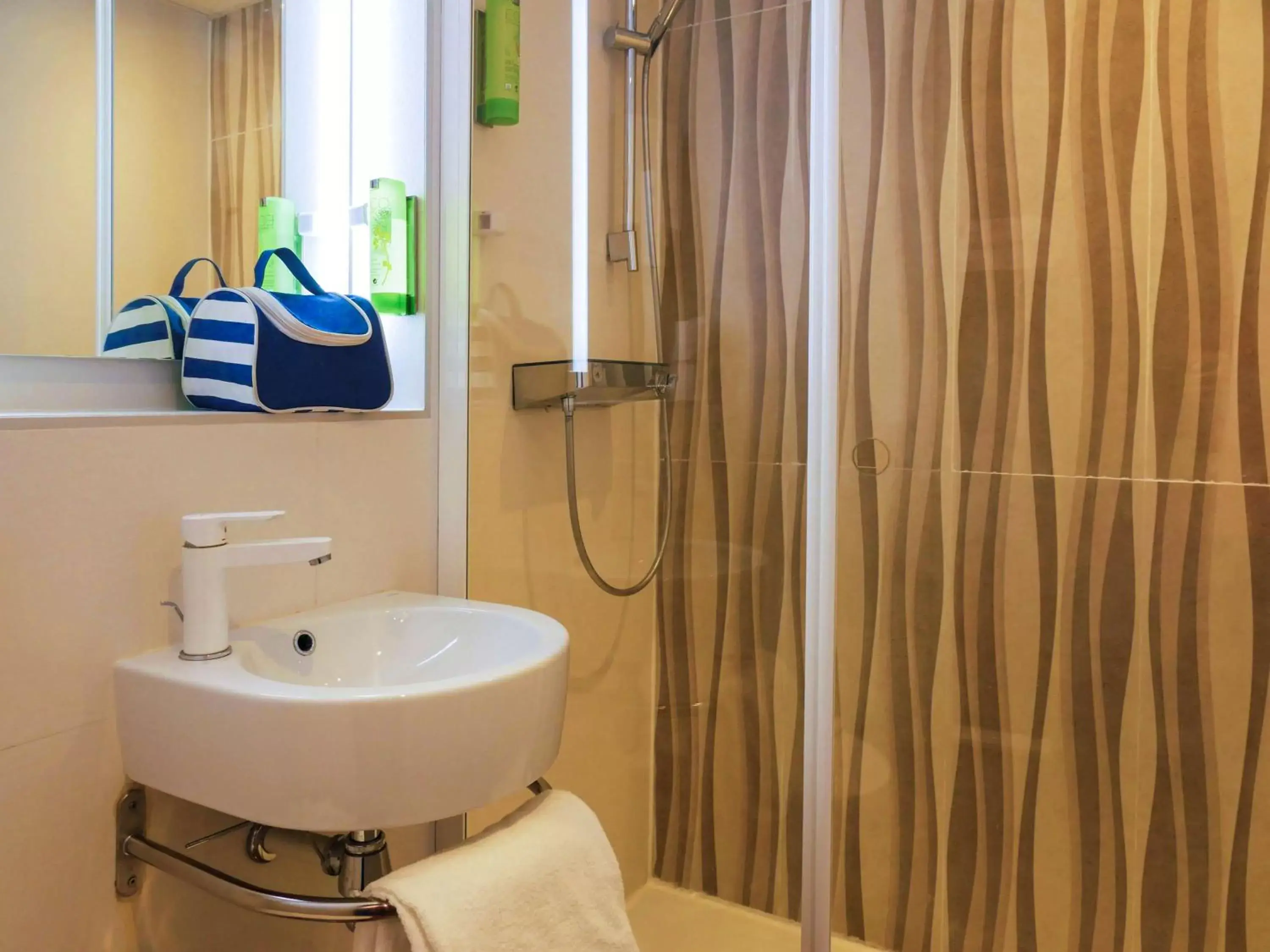 Toilet, Bathroom in greet Hotel Marseille Provence Aéroport