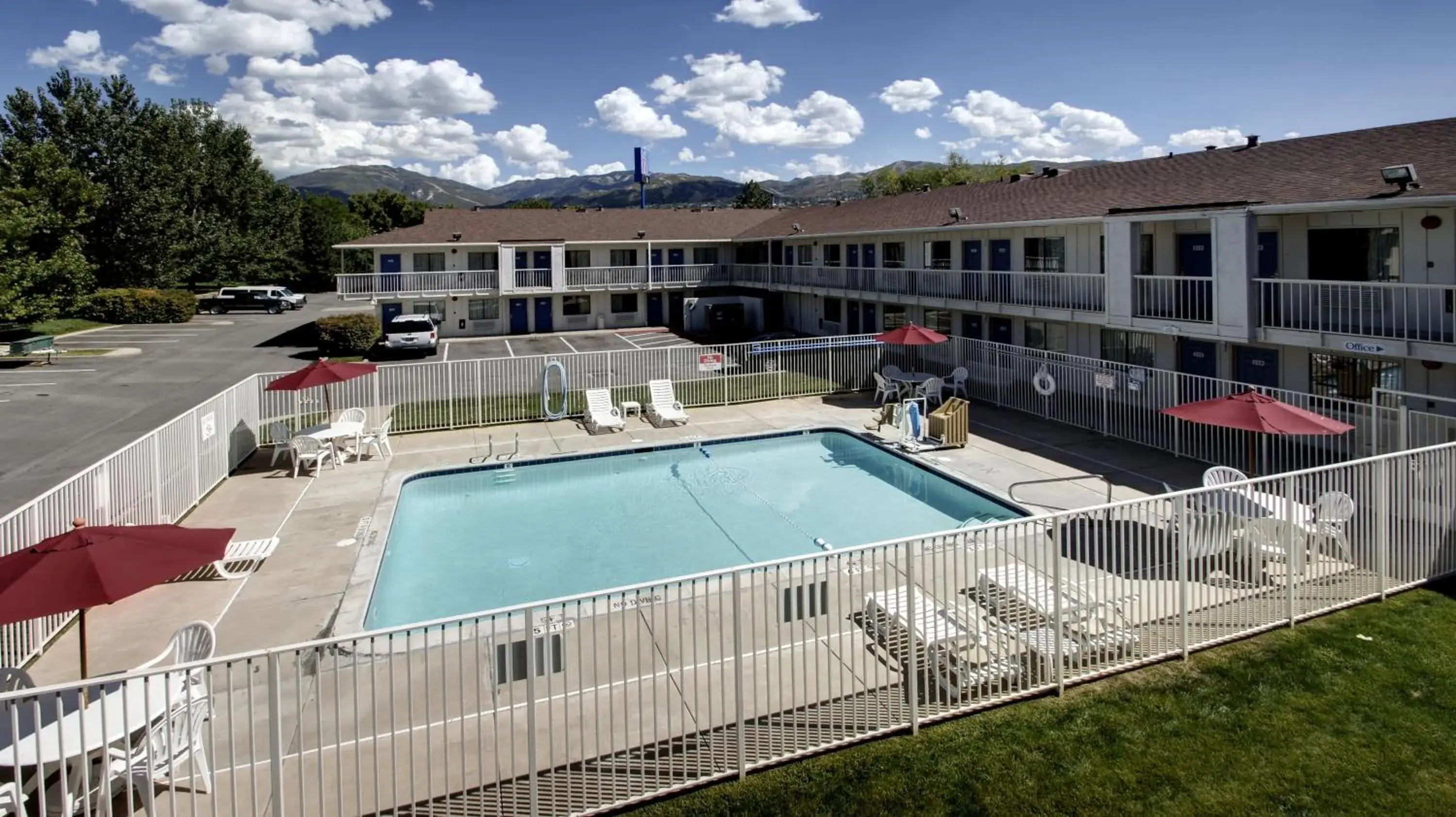 Swimming pool, Pool View in Motel 6-Woods Cross, UT - Salt Lake City - North