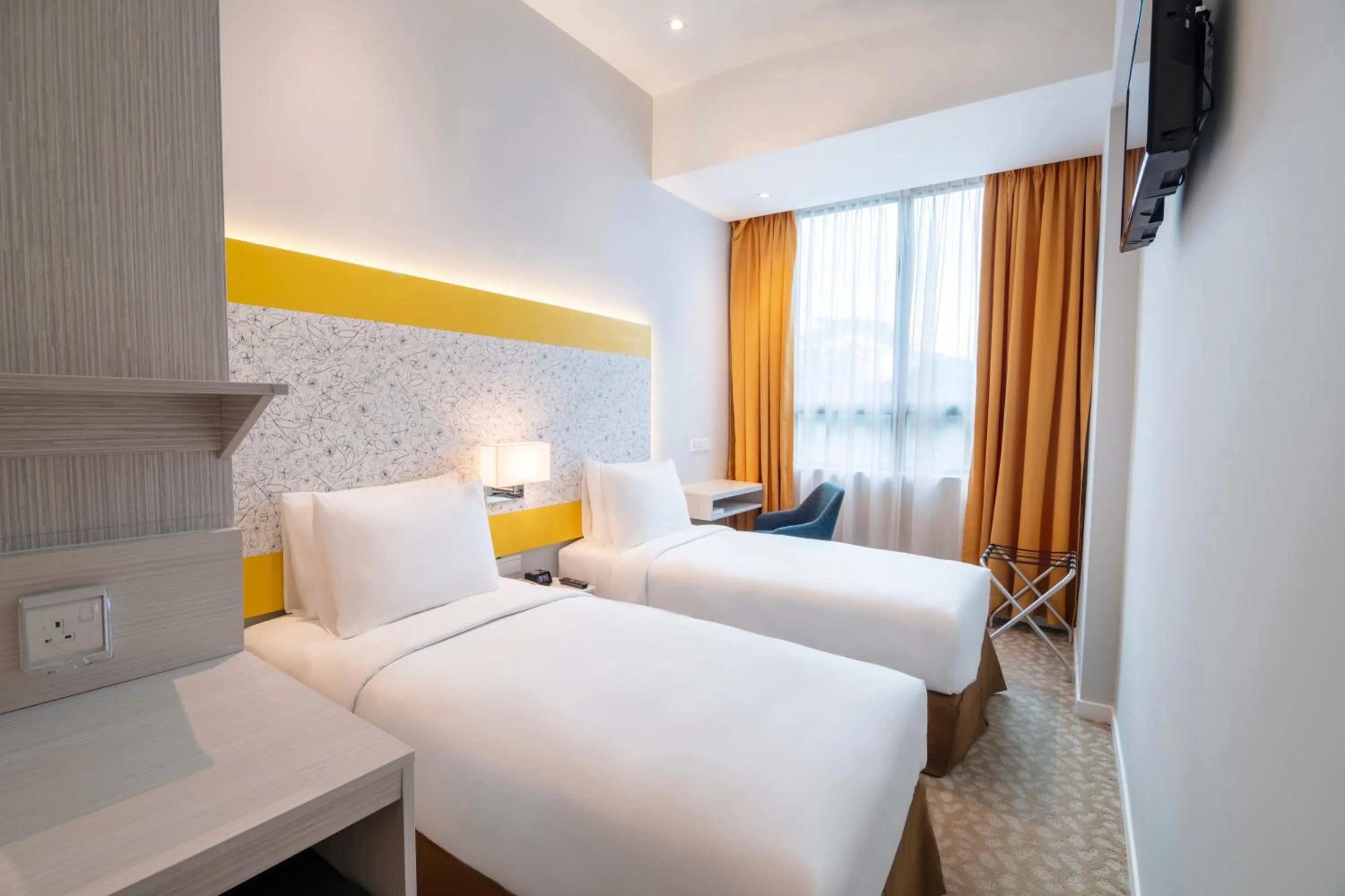 Shower, Bed in Holiday Inn Express & Suites Johor Bahru by IHG