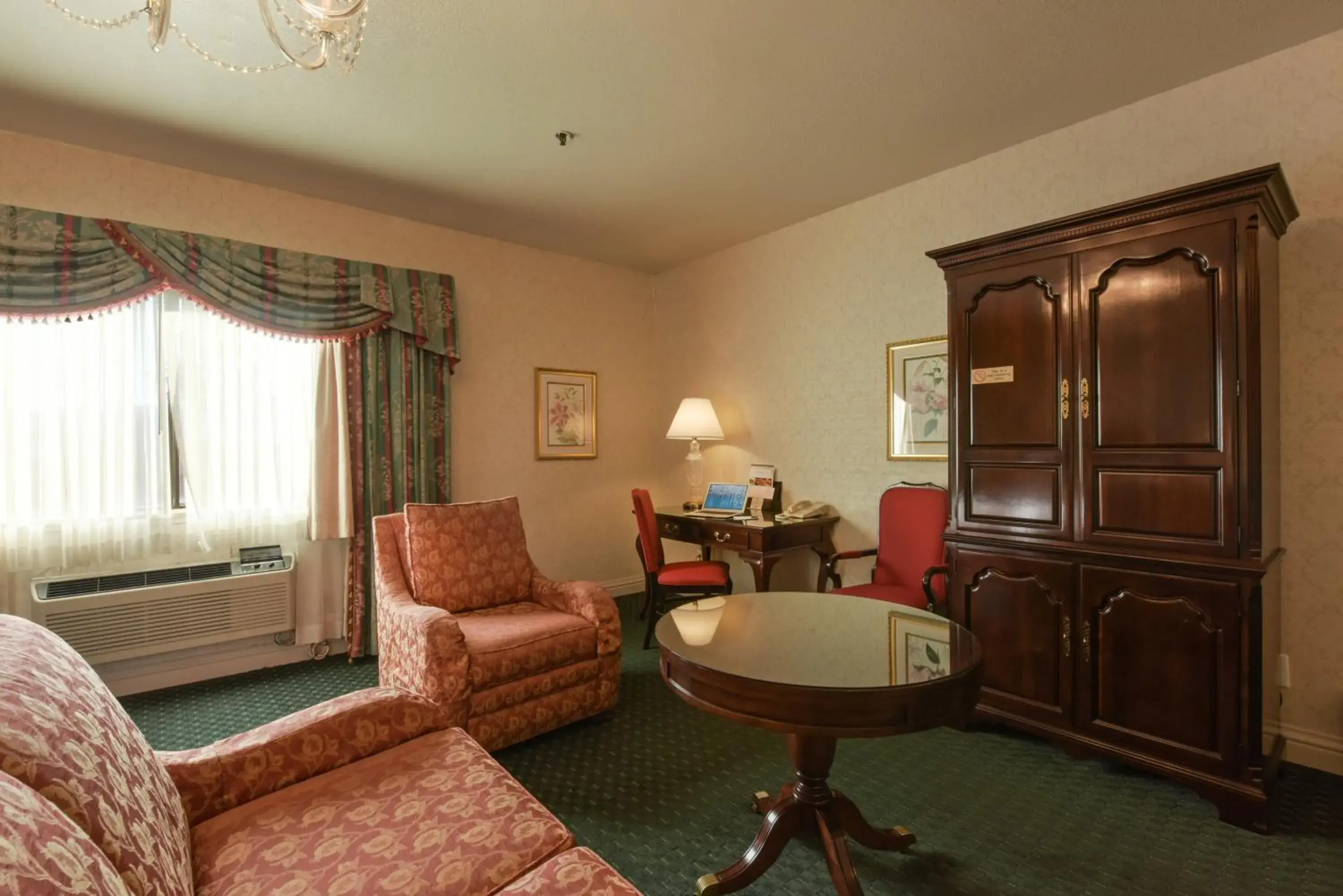 Living room, Seating Area in Carlyle Hotel