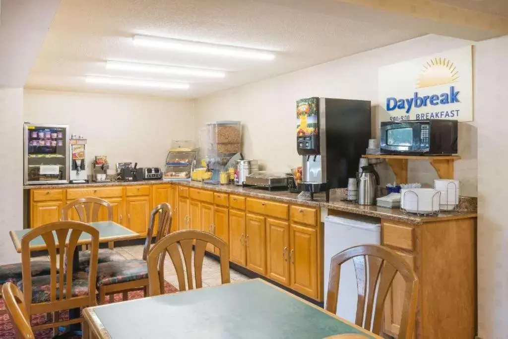 Breakfast, Restaurant/Places to Eat in Days Inn by Wyndham Paintsville