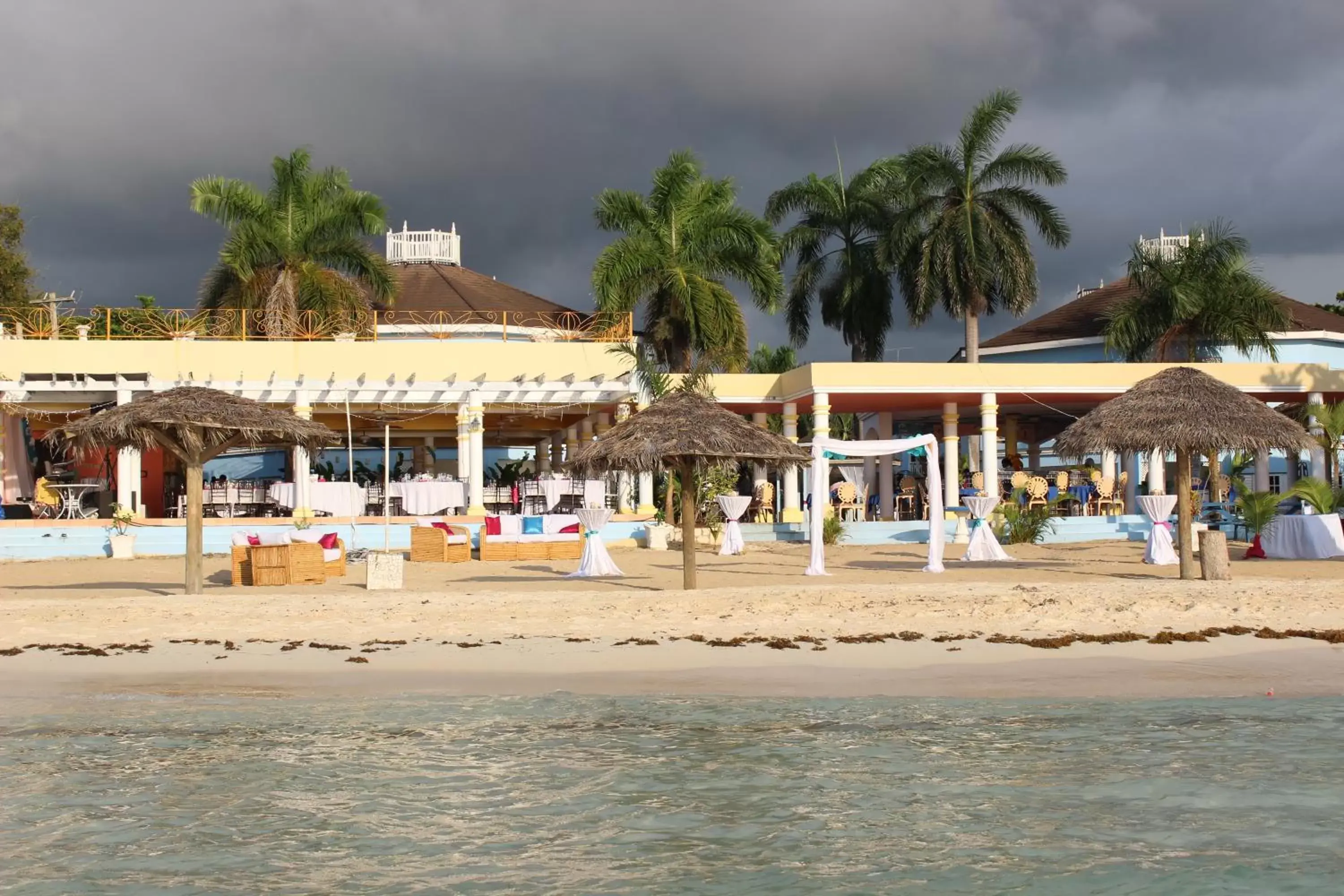 Spa and wellness centre/facilities, Beach in Beachcomber Club Resort