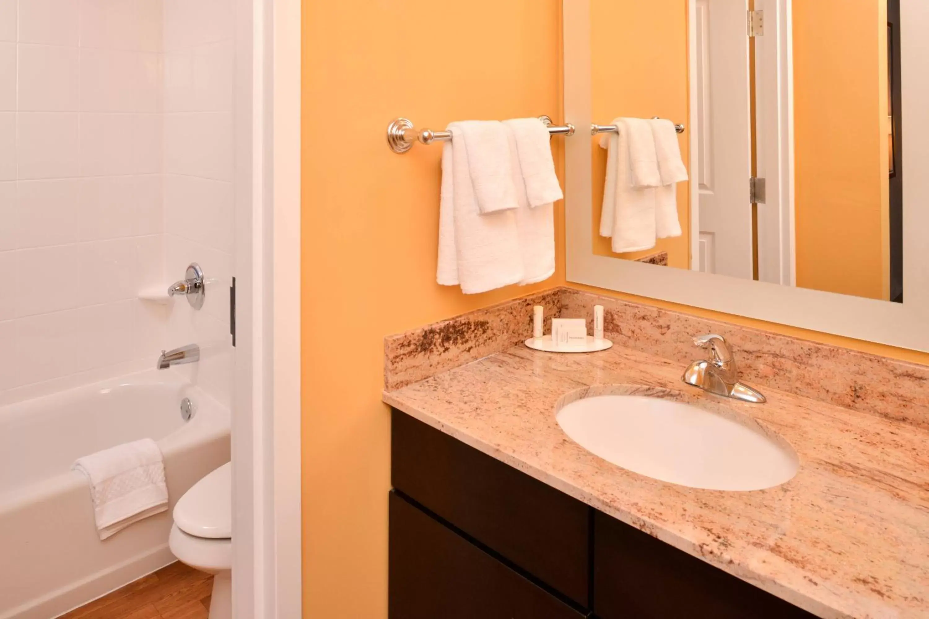 Bathroom in TownePlace Suites by Marriott Huntsville West/Redstone Gateway