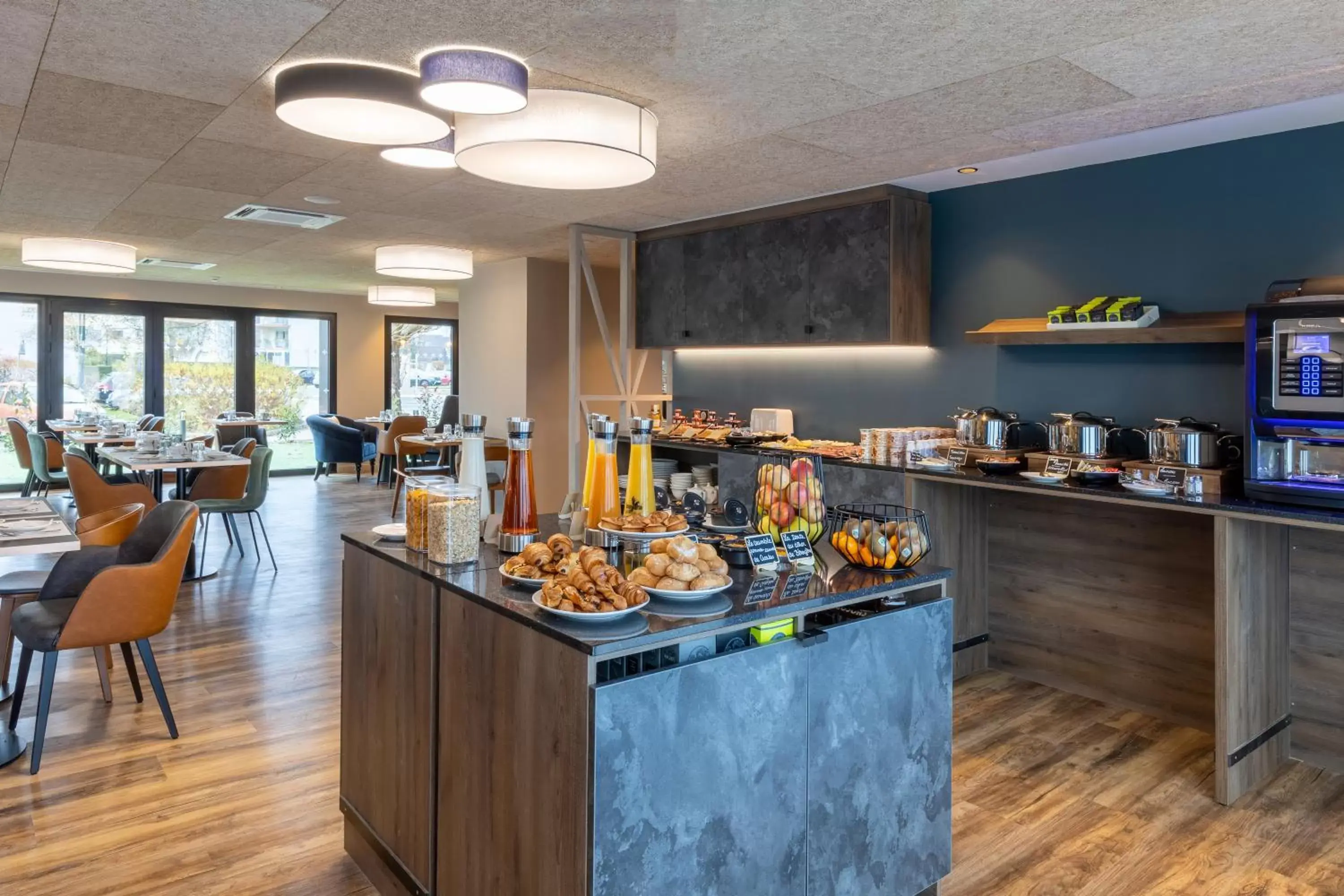 Buffet breakfast, Restaurant/Places to Eat in Best Western Plus Le Conquerant Rouen Nord