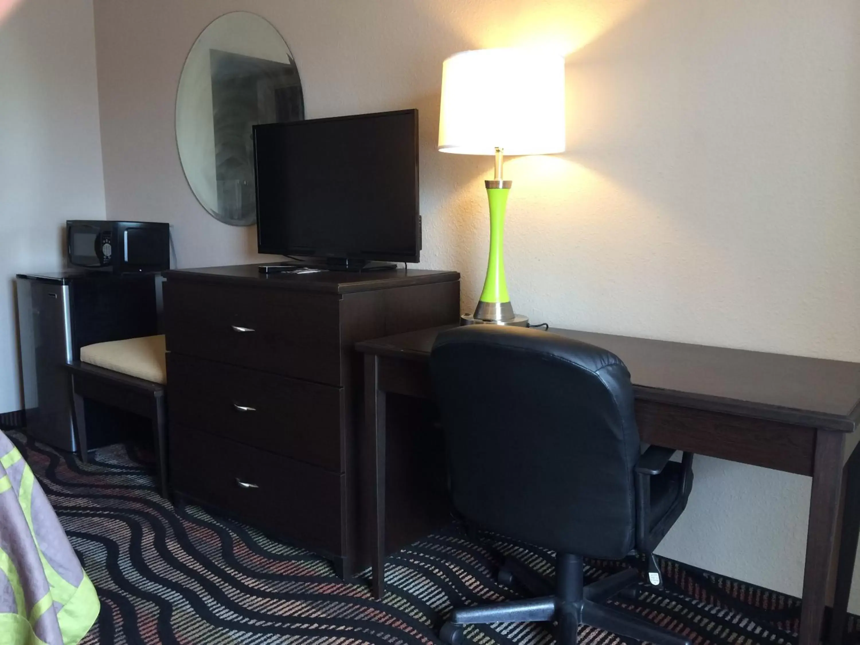 TV and multimedia, TV/Entertainment Center in Super 8 by Wyndham Lakeland