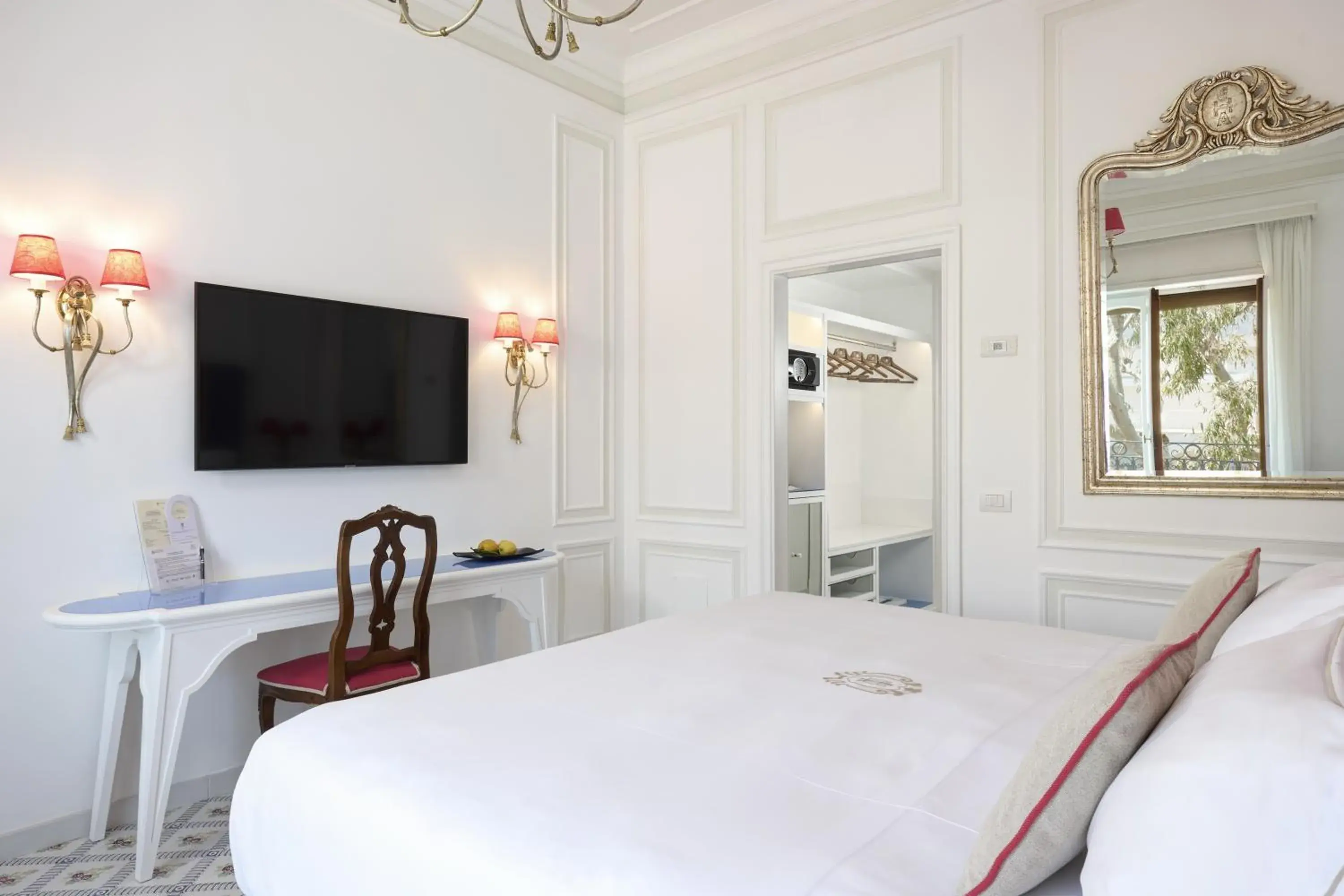 Bedroom, Bed in Grand Hotel Ambasciatori