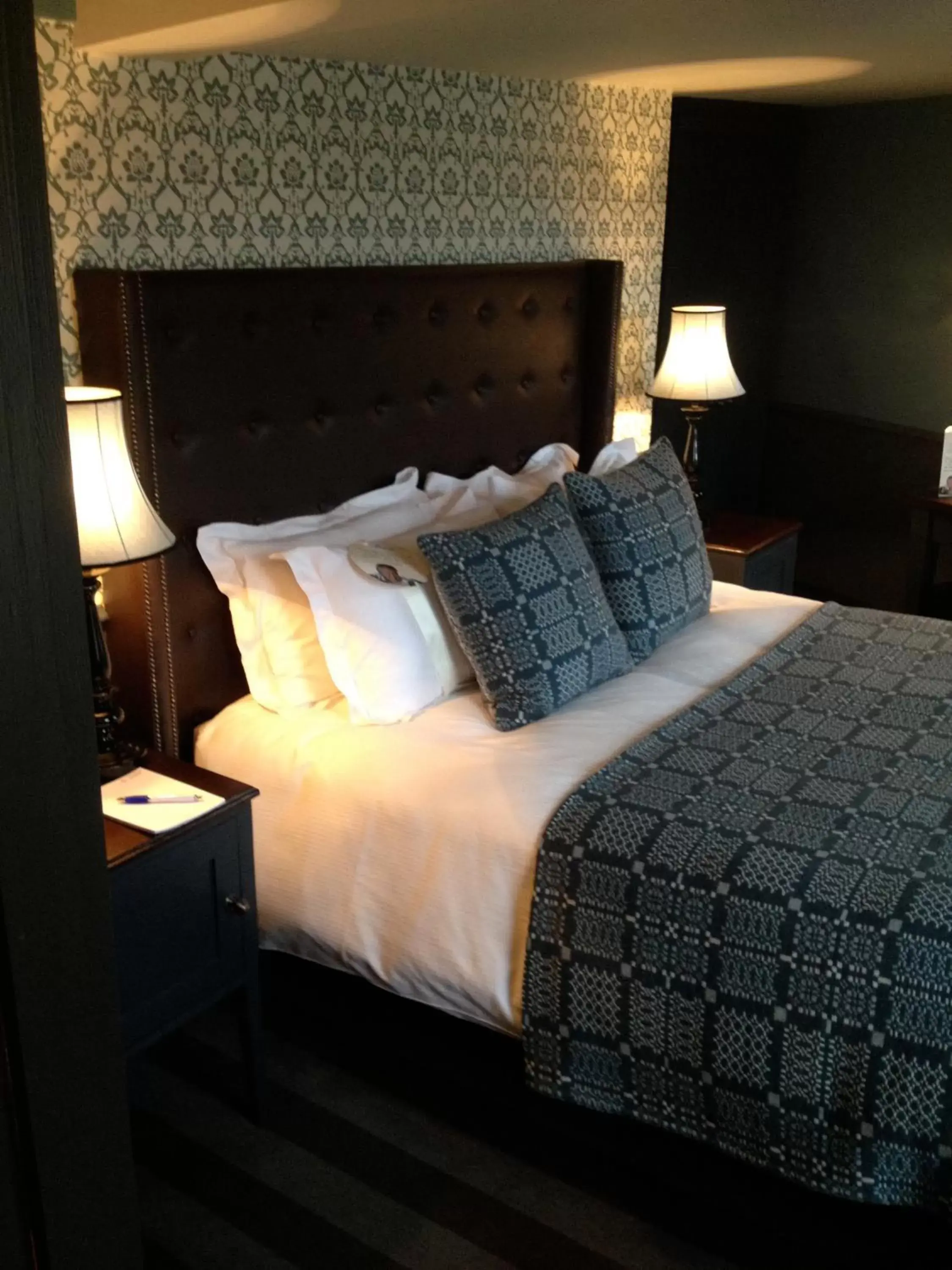 Standard Double Room in The Crown And Thistle, Abingdon Standard Double Room in The Crown And Thistle, Abingdon