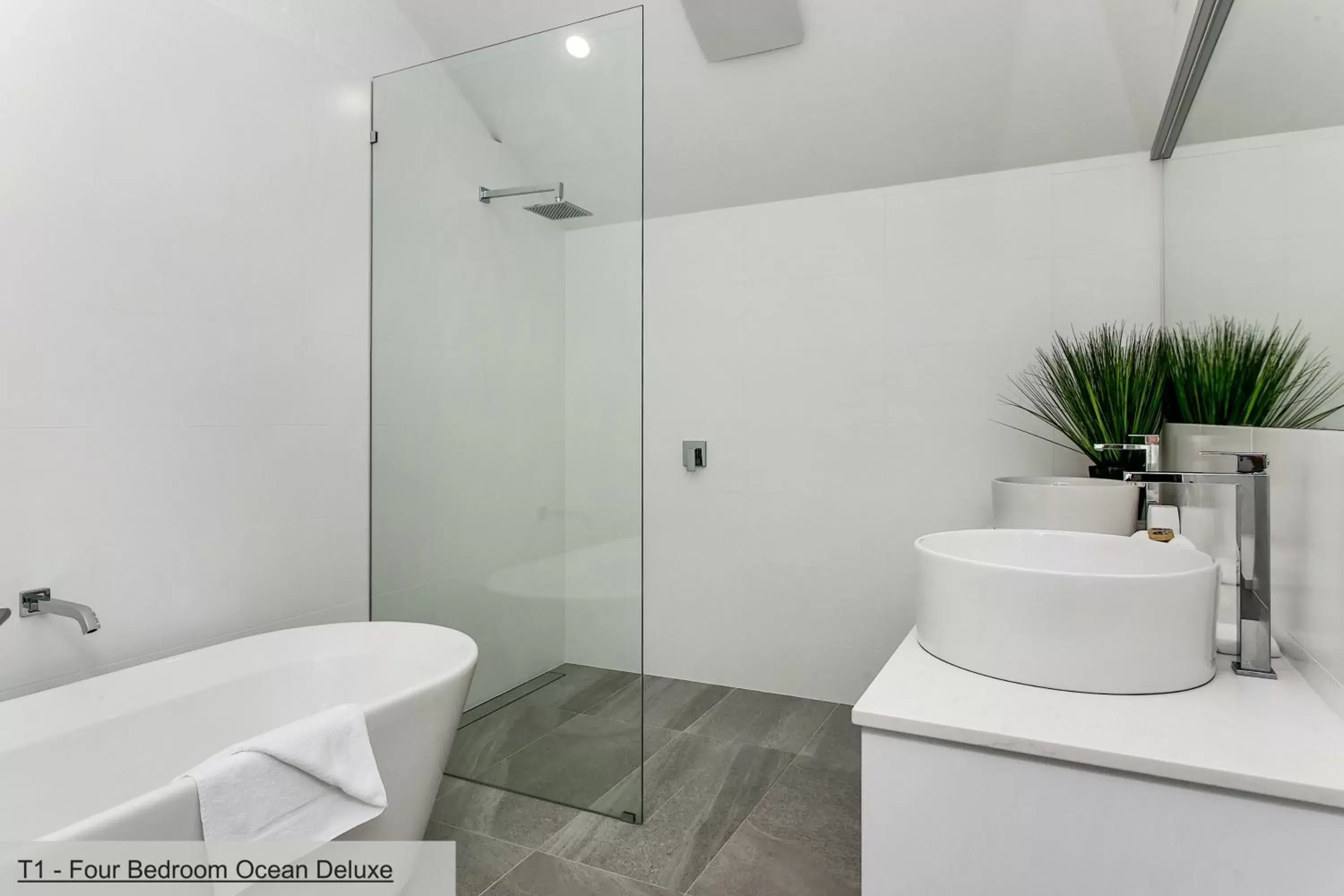 Bathroom in The Terraces Main Beach