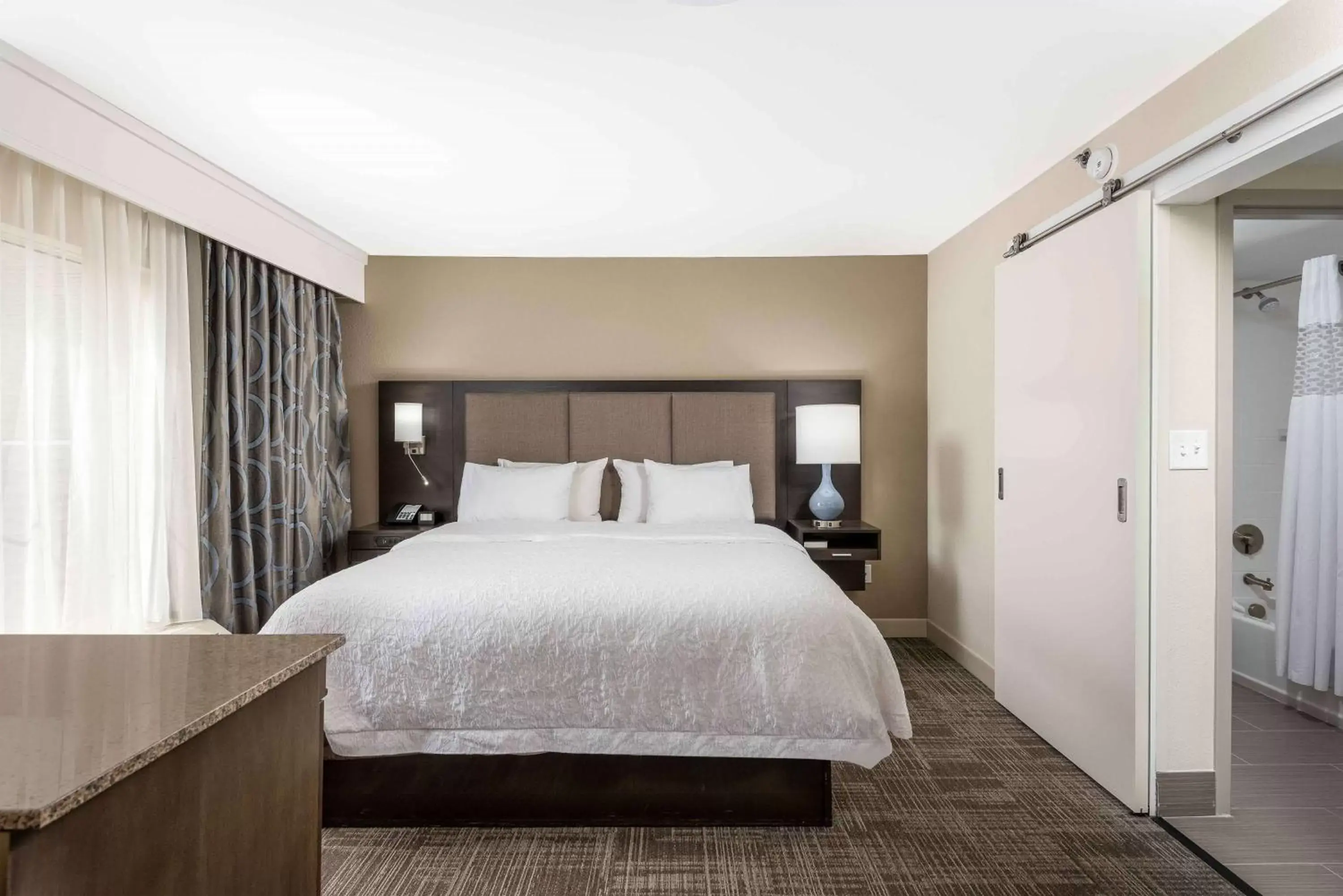 Bed in Hampton Inn & Suites Chapel Hill/Durham