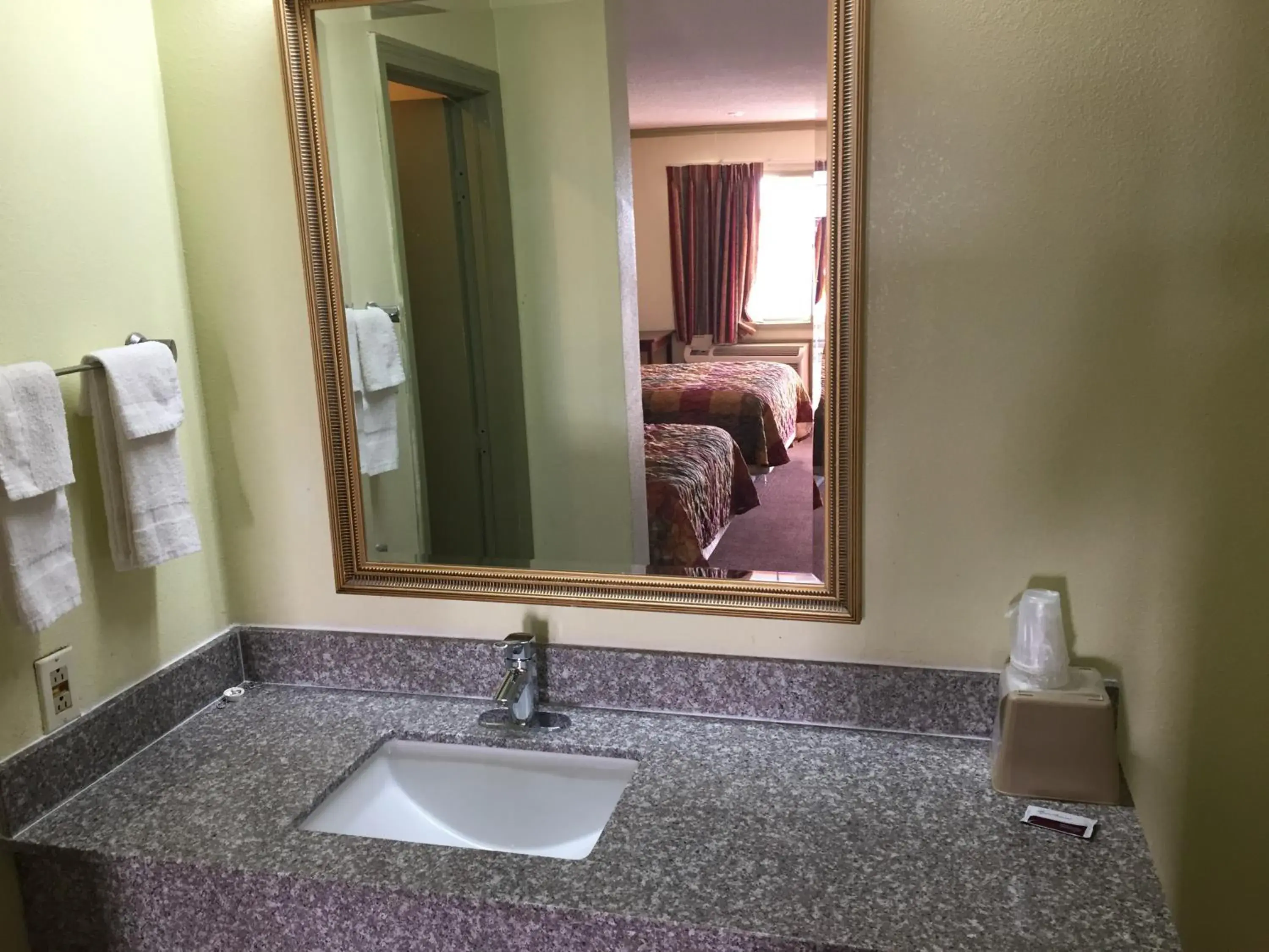 Bathroom in Victorian Inn Midland