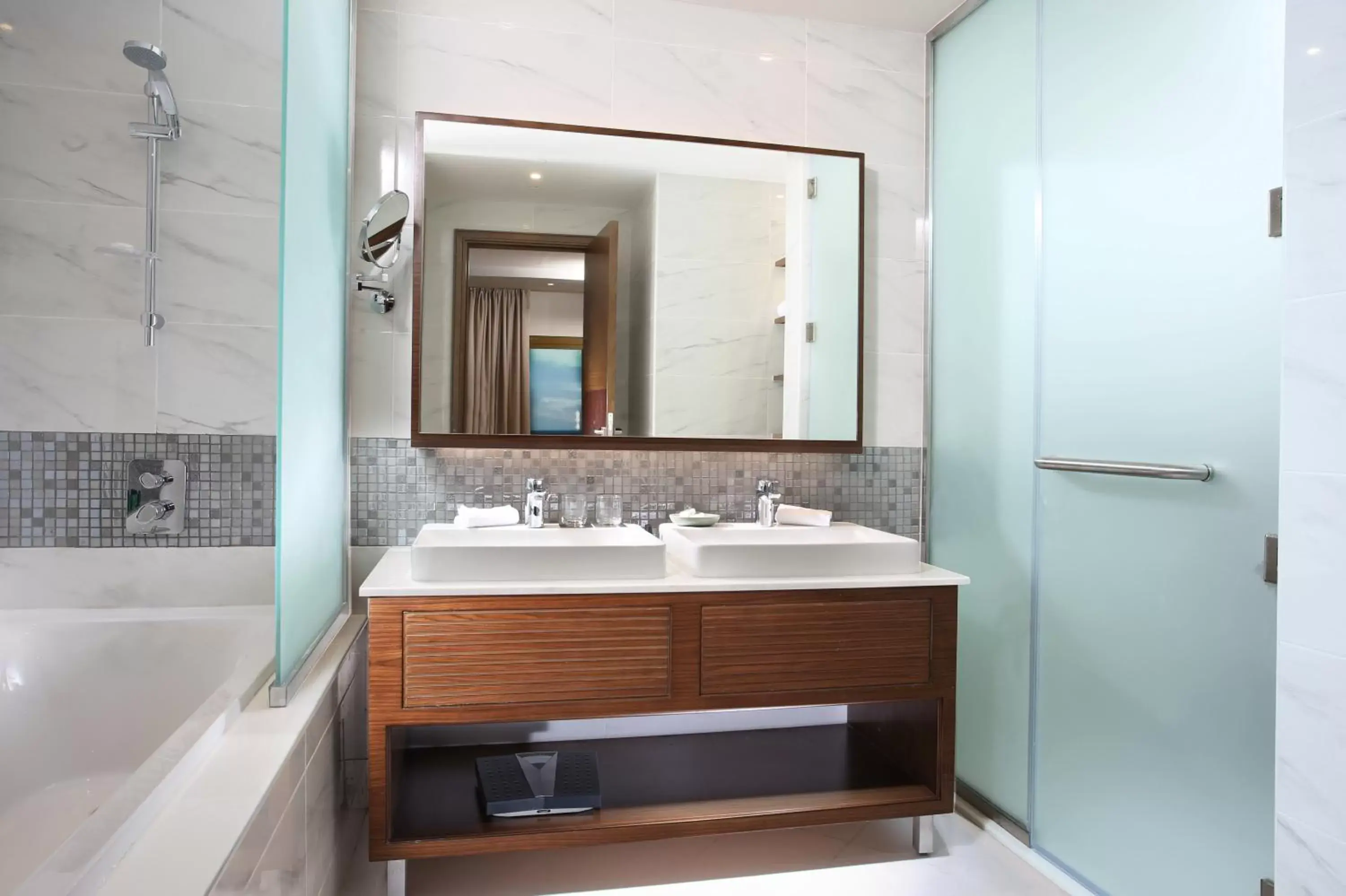 Toilet, Bathroom in Metropolitan Hotel Dubai