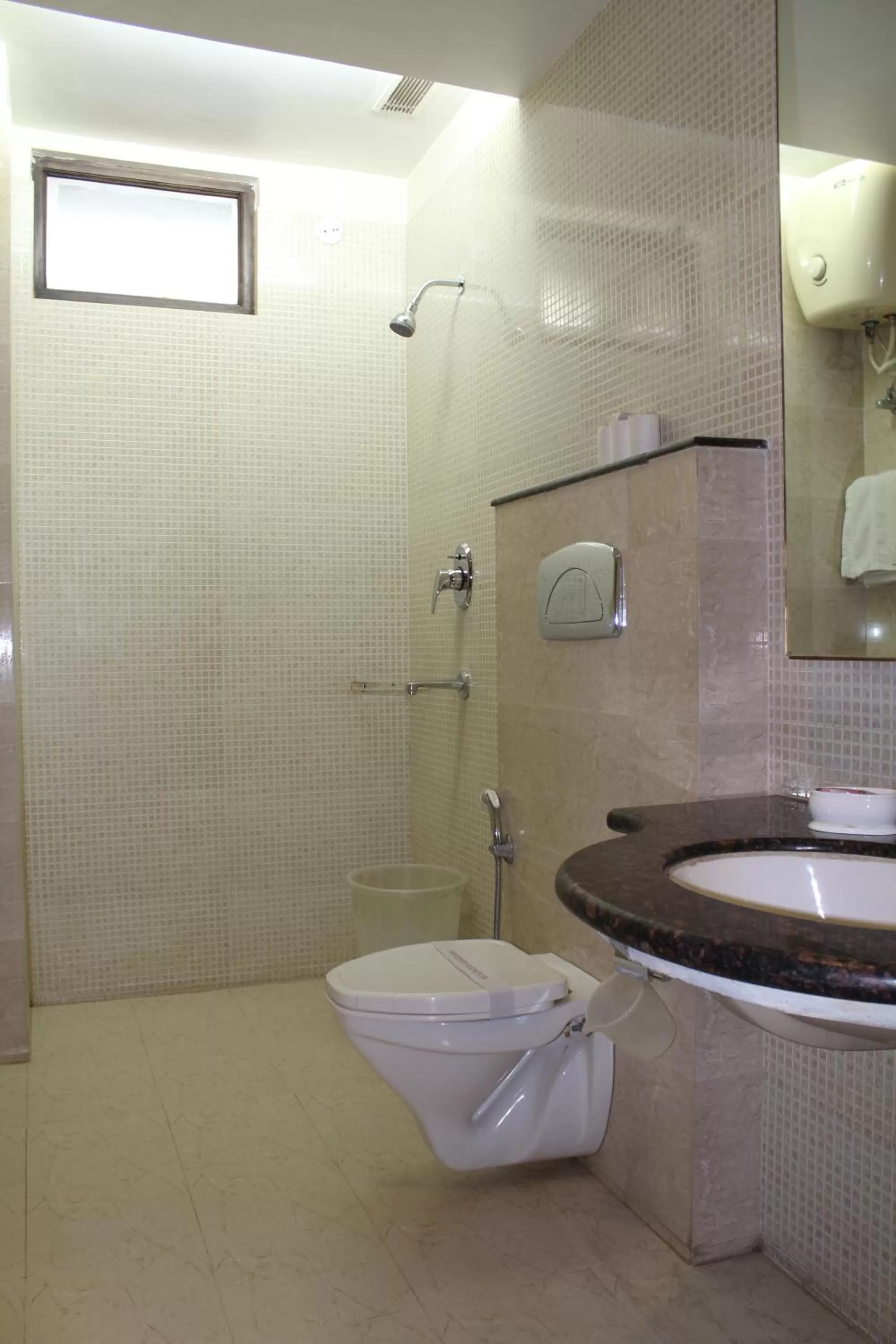 Shower in Hotel H R Palace