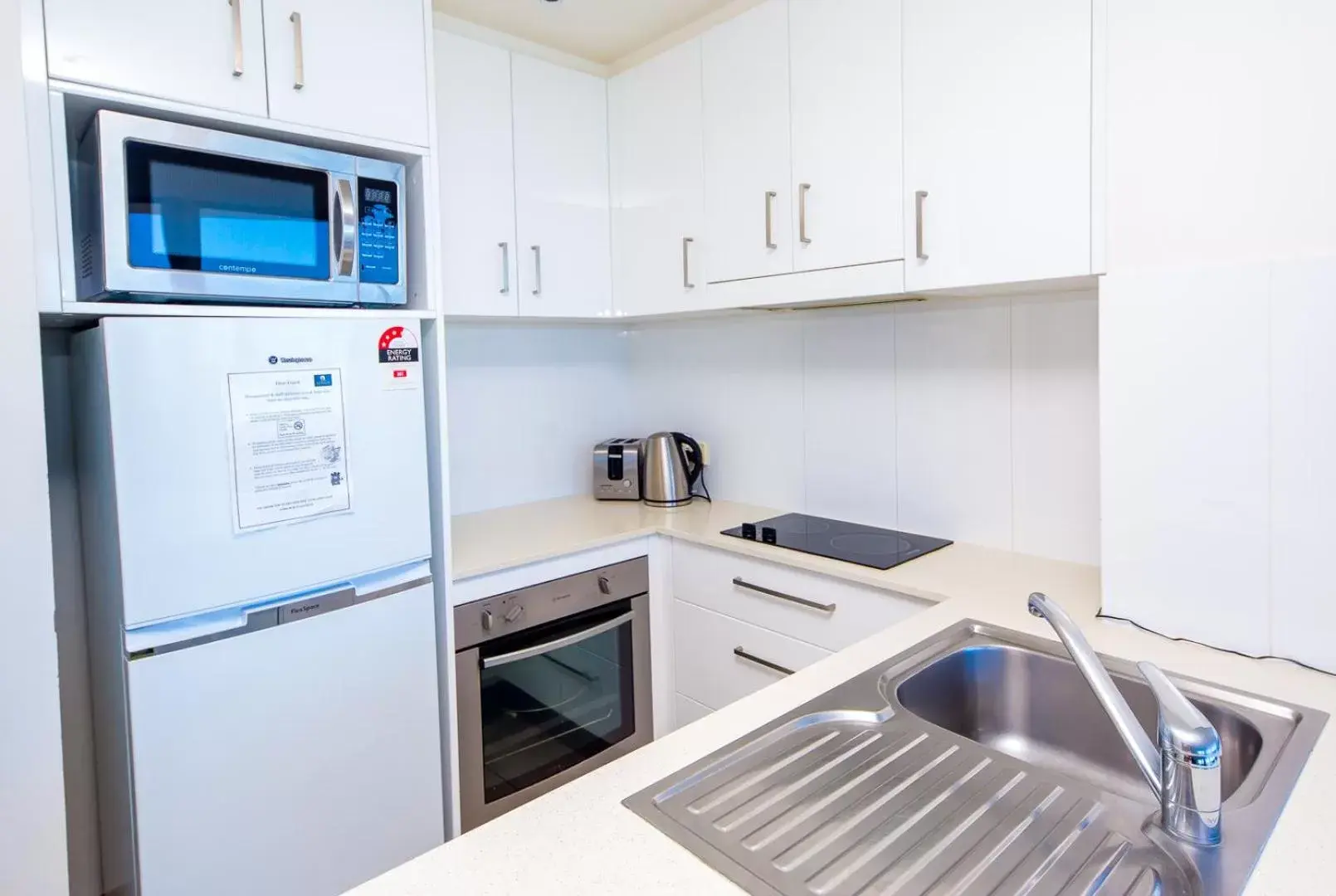 kitchen, Kitchen/Kitchenette in The Atrium Resort