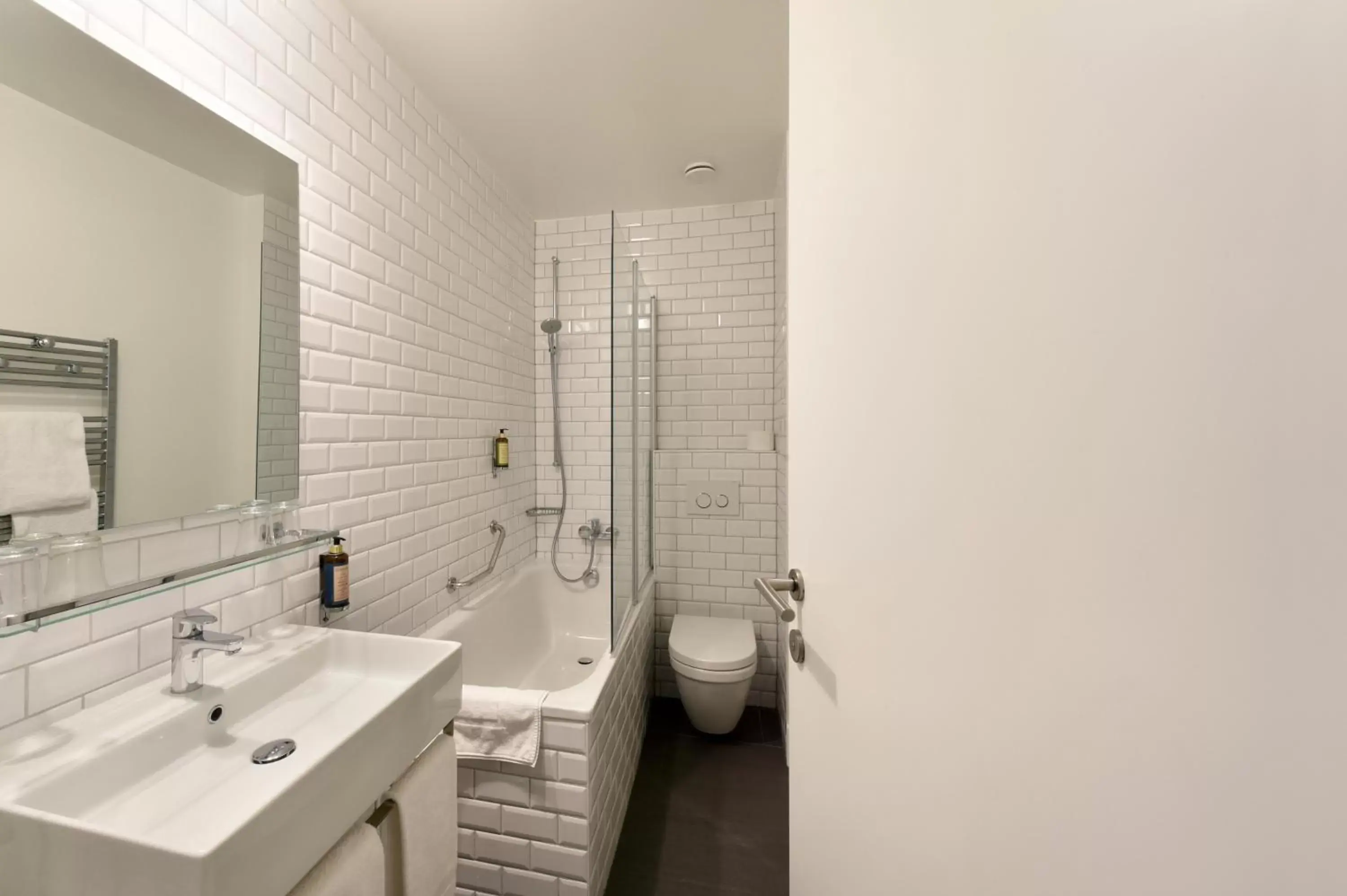 Bathroom in Hôtel Pax