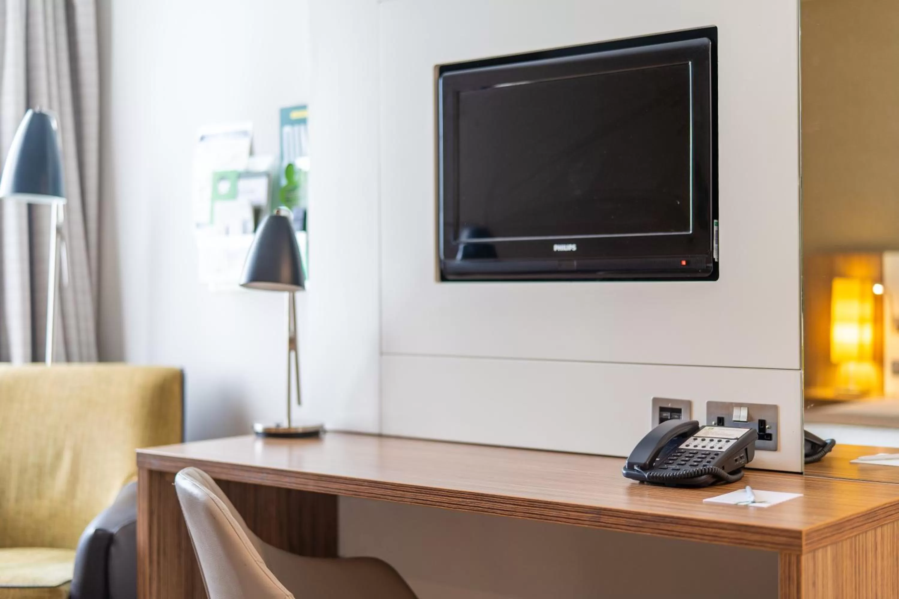 TV and multimedia in Holiday Inn Stevenage by IHG