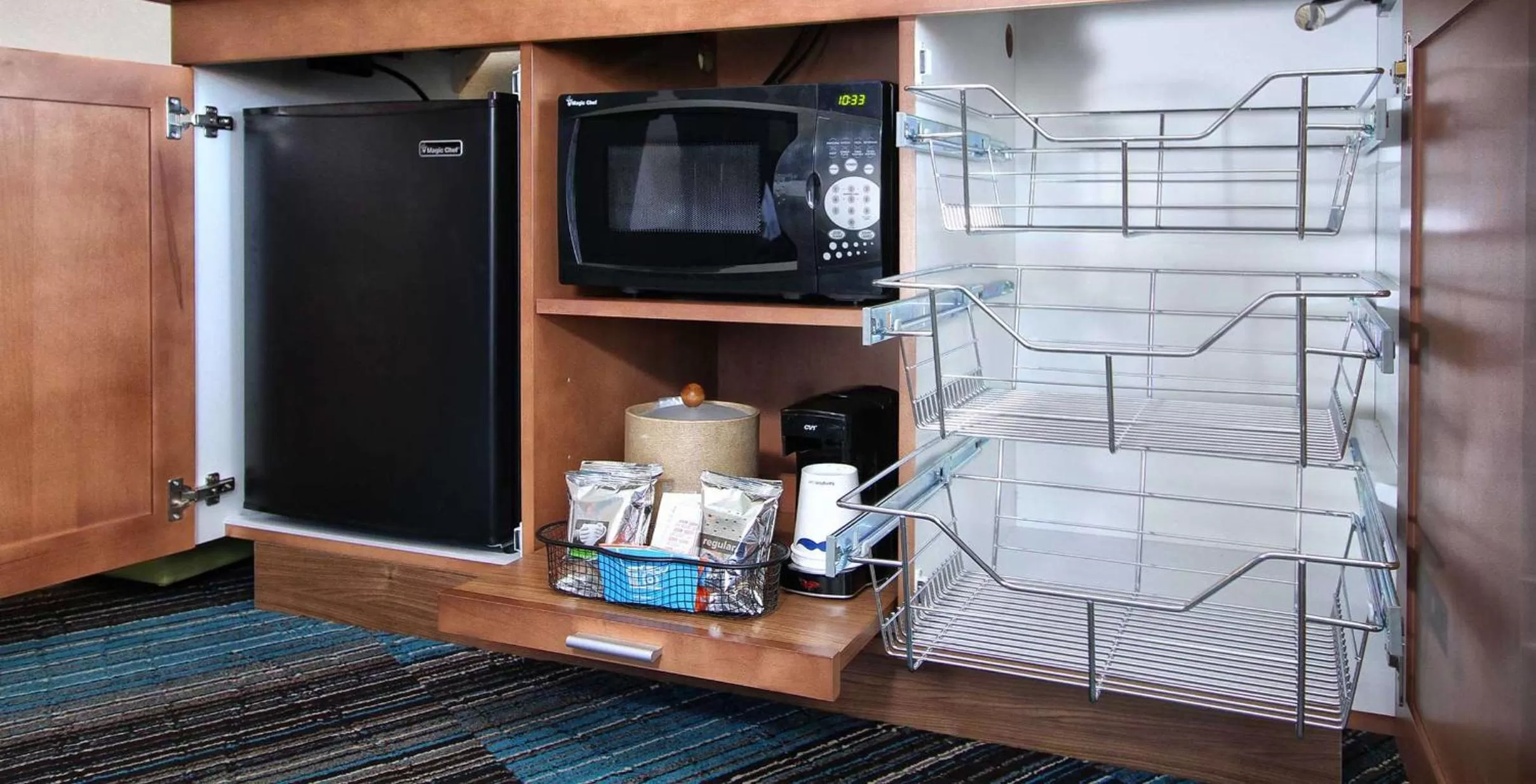 Kitchen or kitchenette in Hampton Inn Tucson-Airport