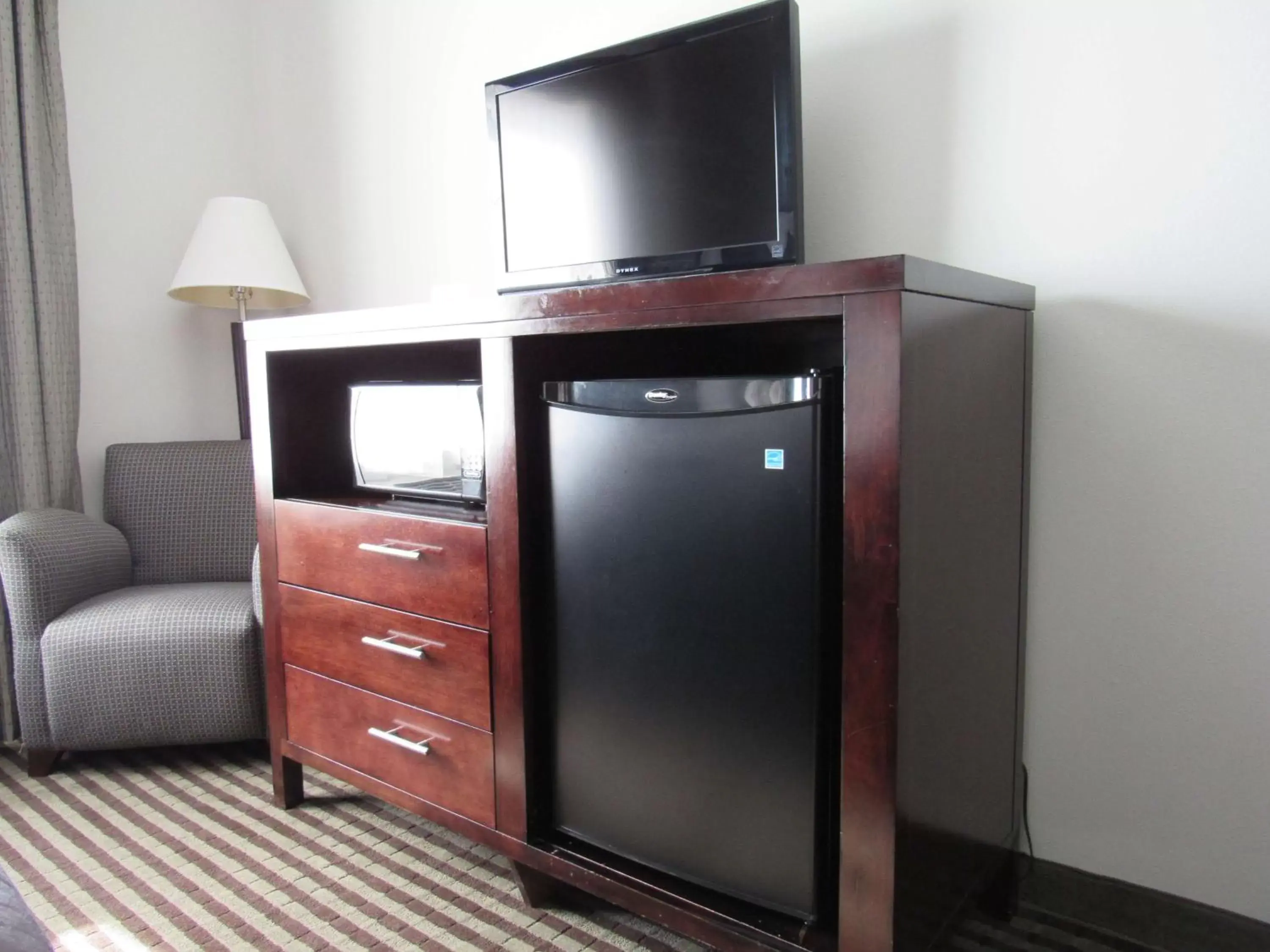 Photo of the whole room, TV/Entertainment Center in Best Western Abbeville Inn and Suites