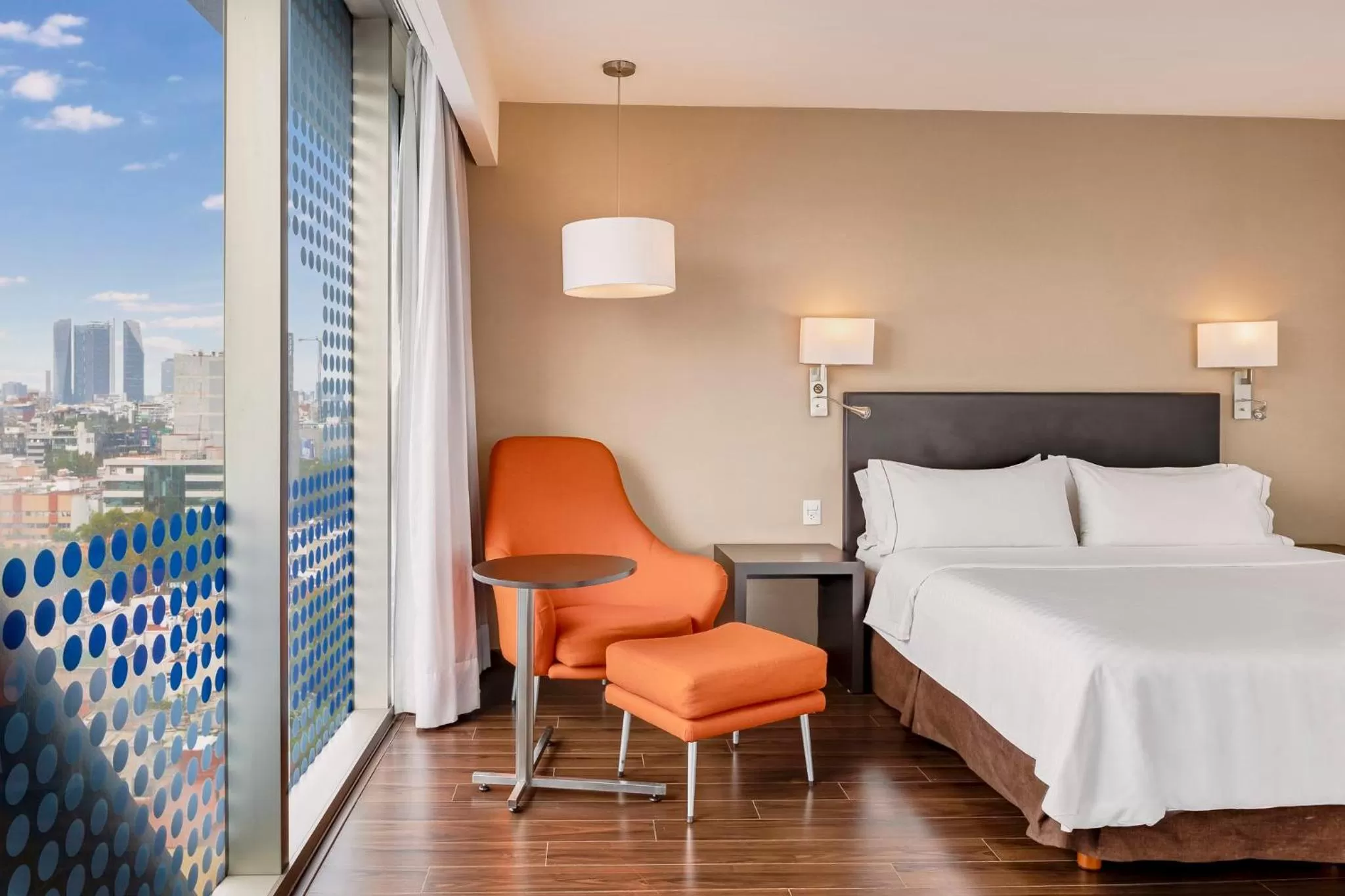 Photo of the whole room, Bed in Fiesta Inn Insurgentes Viaducto