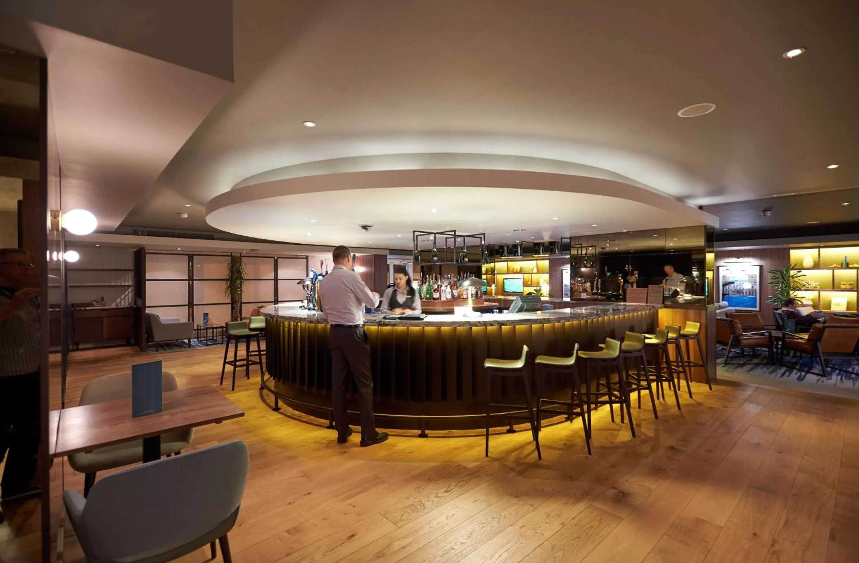 Lounge or bar in DoubleTree By Hilton London Excel
