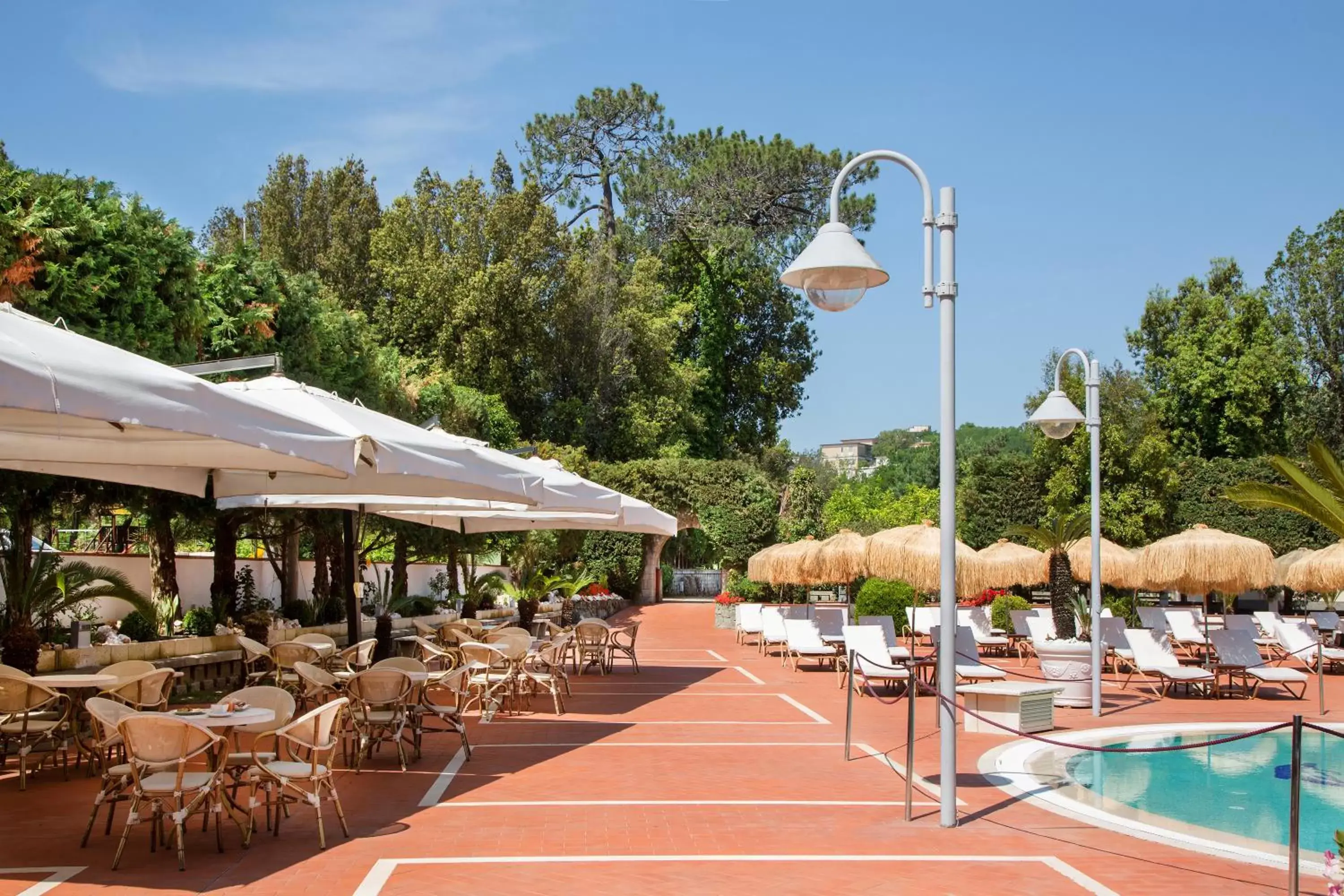Restaurant/places to eat, Swimming Pool in Montespina Park Hotel