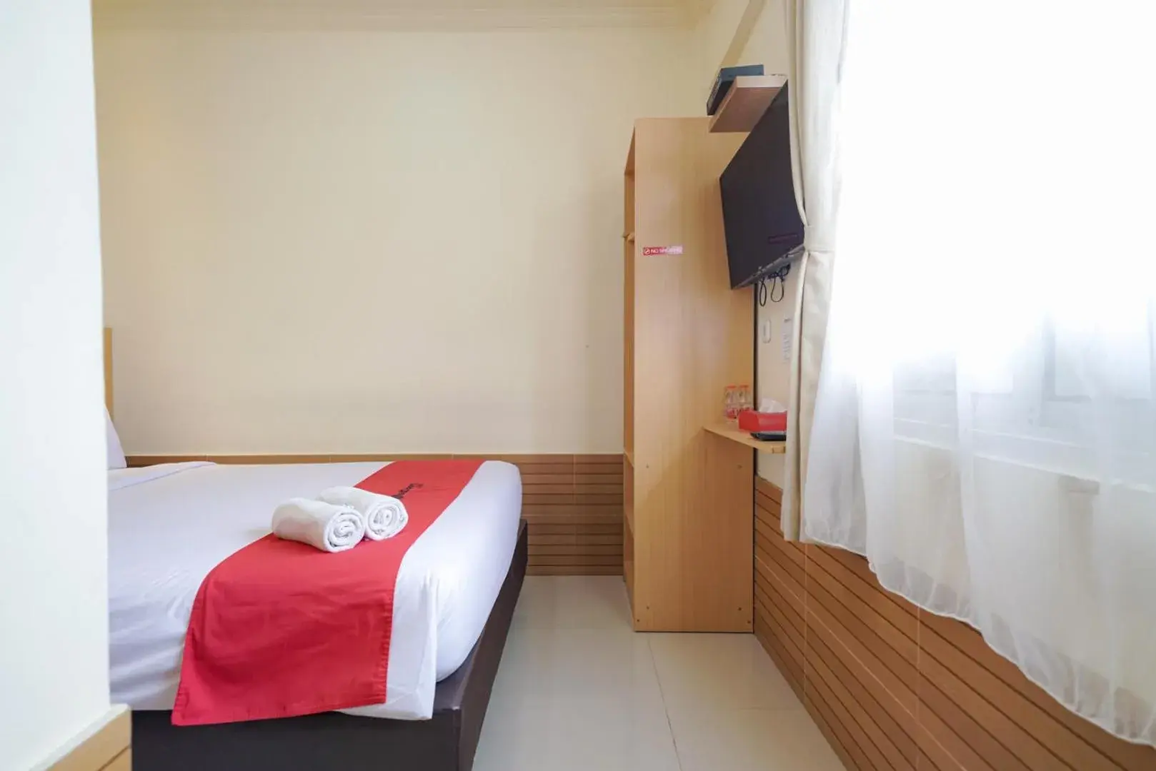 Bedroom, Bed in RedDoorz near Exit Toll Sirkuit Sentul