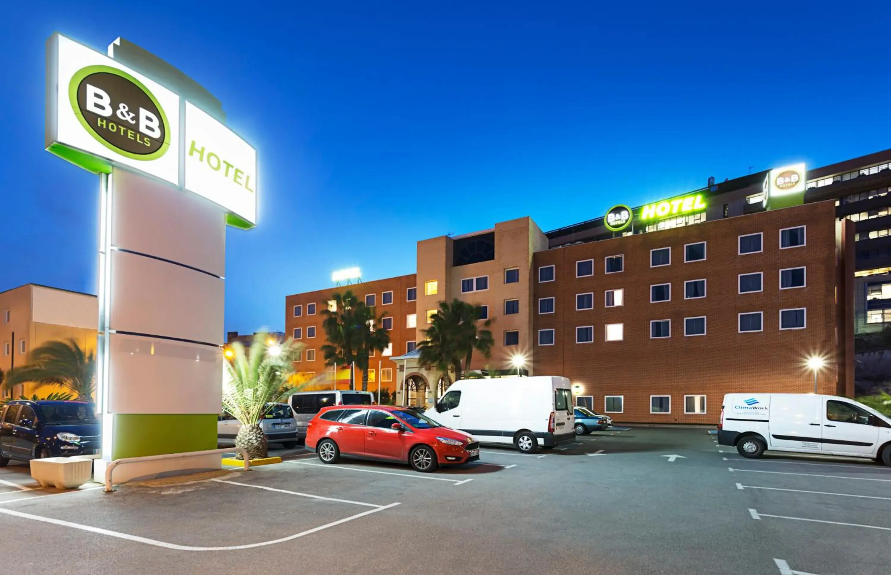 Facade/entrance, Property Building in B&B Hotel Alicante