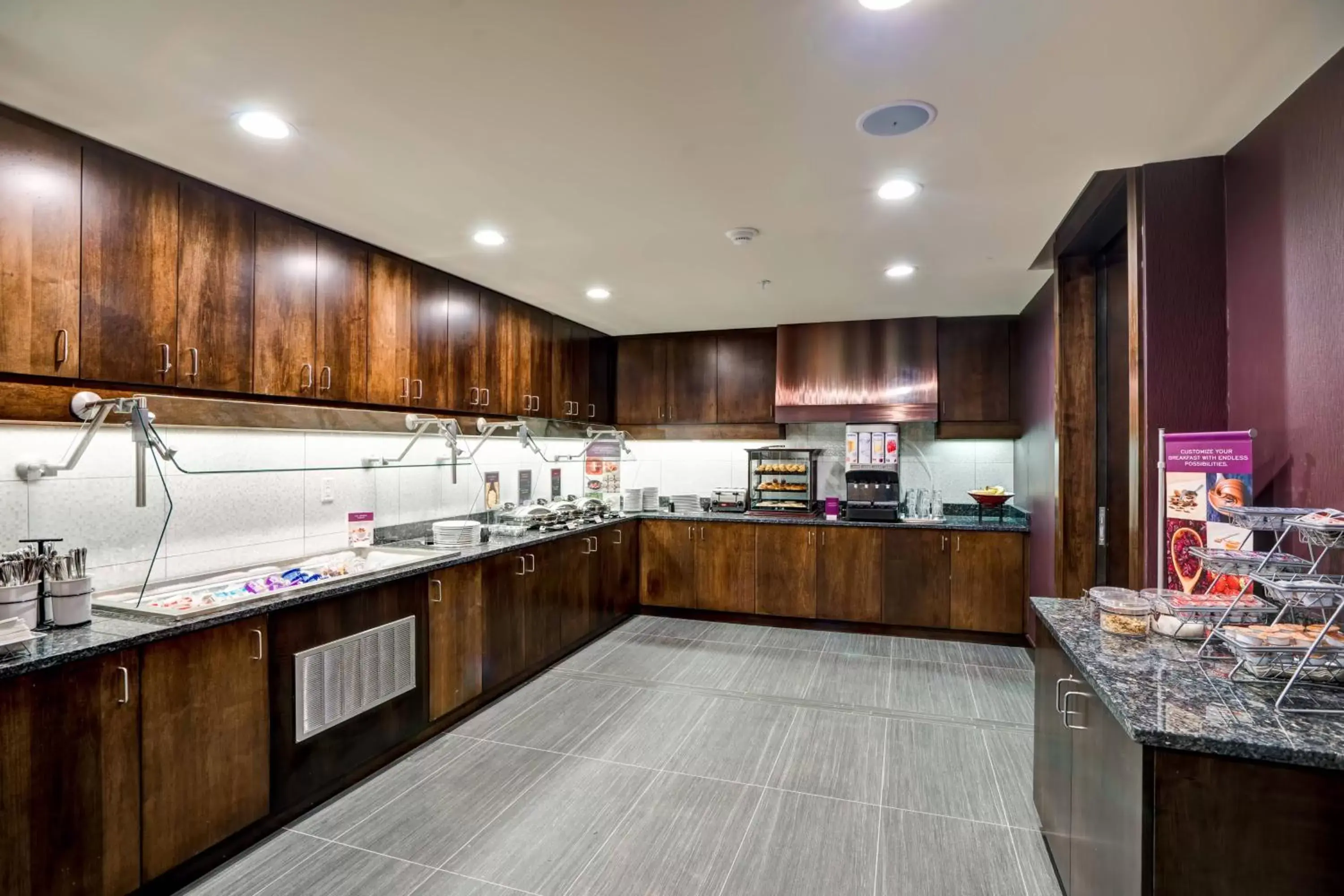 Breakfast, Kitchen/Kitchenette in Residence Inn by Marriott Hamilton