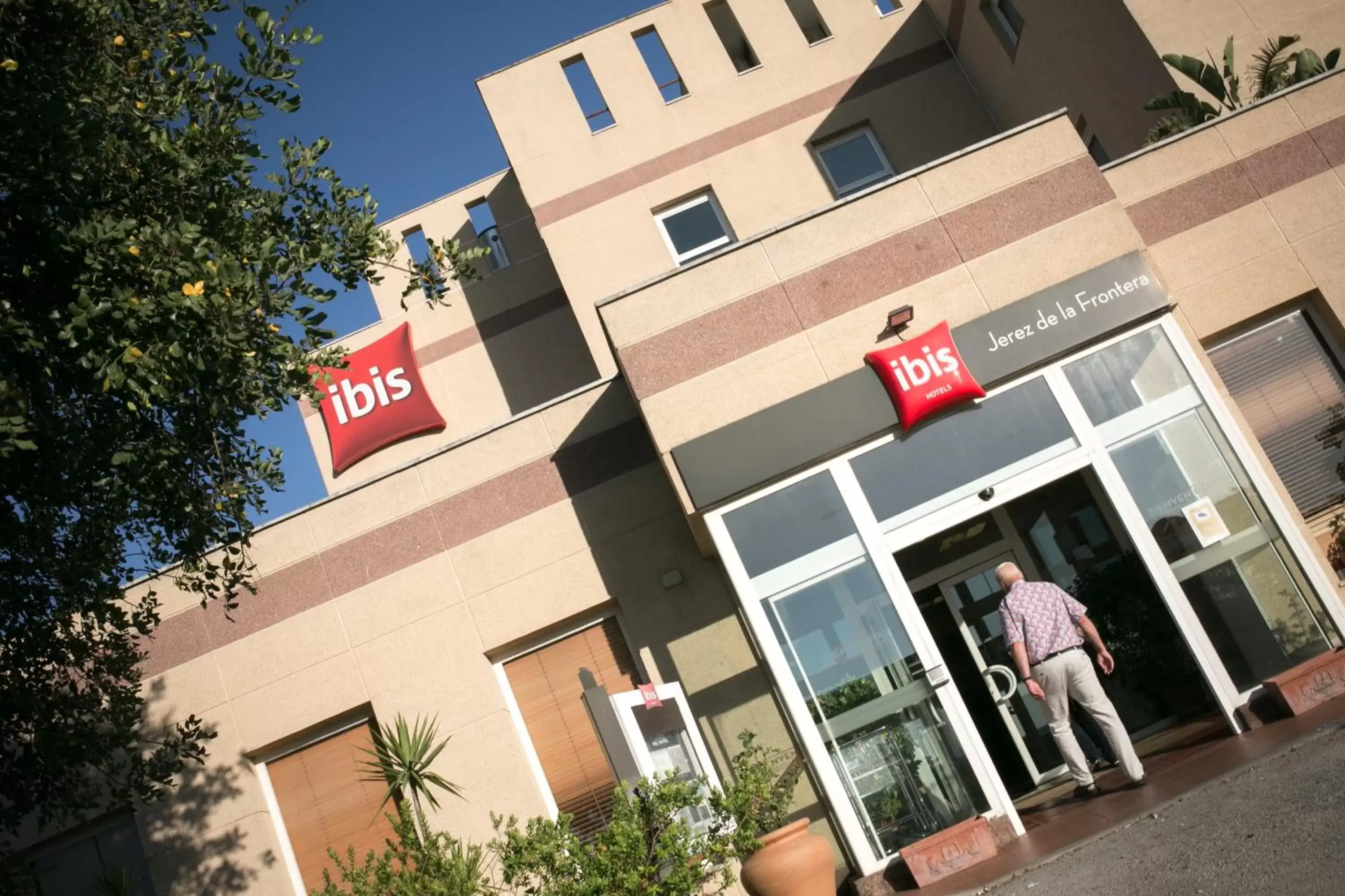 Facade/entrance in Ibis Jerez De La Frontera Cadiz