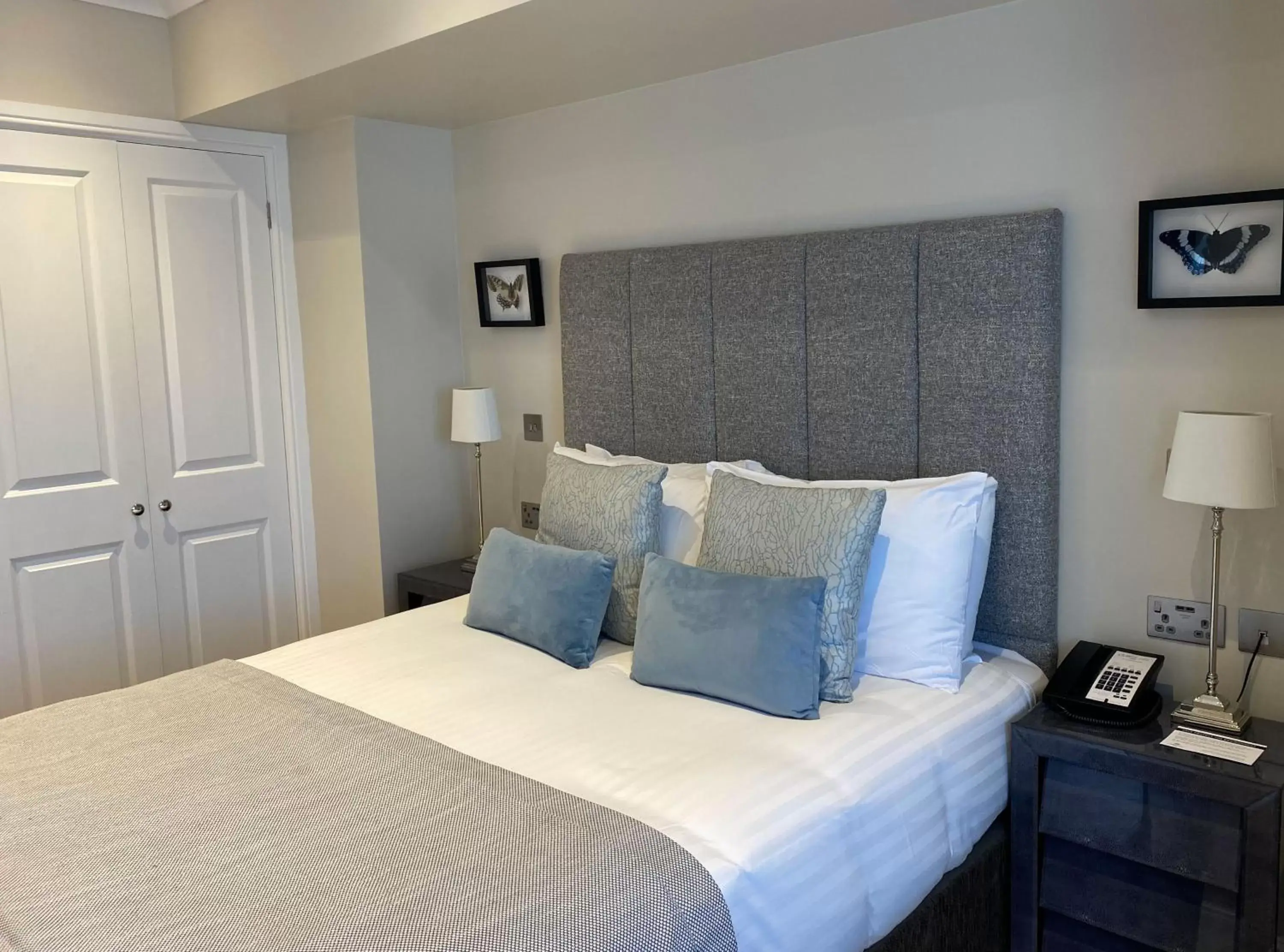 Bed in Oatlands Park Hotel