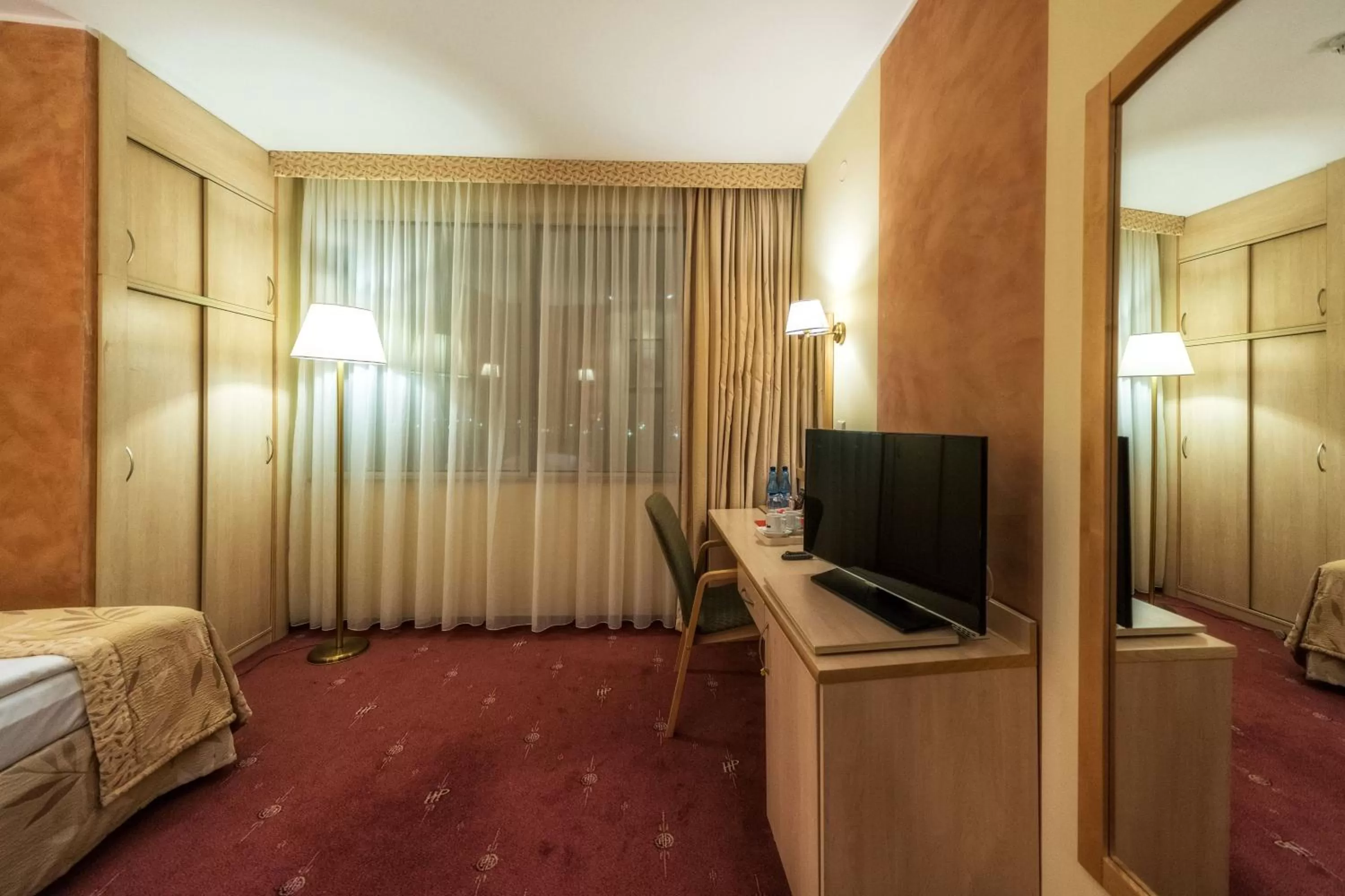 TV and multimedia, Bed in HP Park Plaza