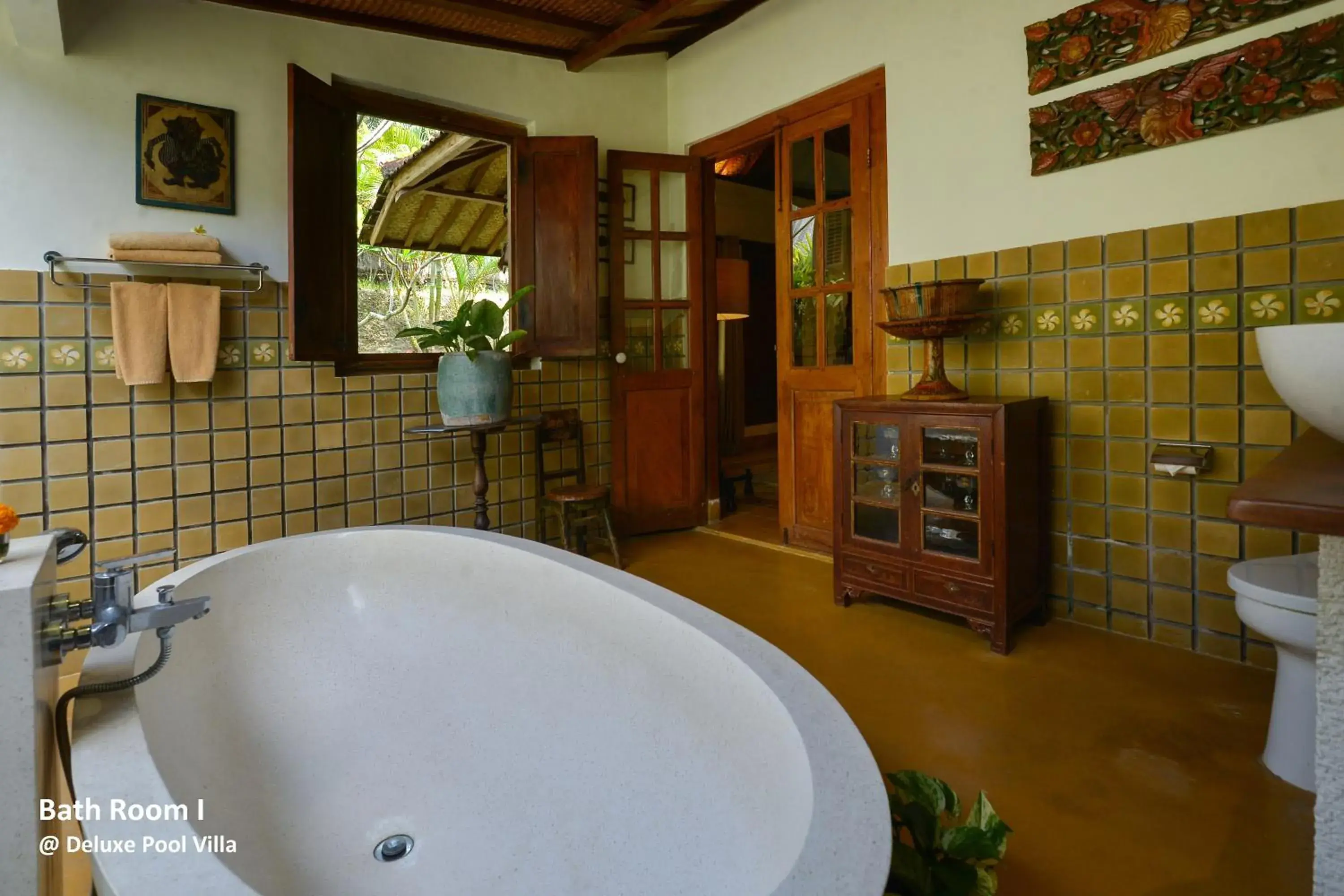 Bathroom in Ubud Syailendra Heritage Villas by EPS