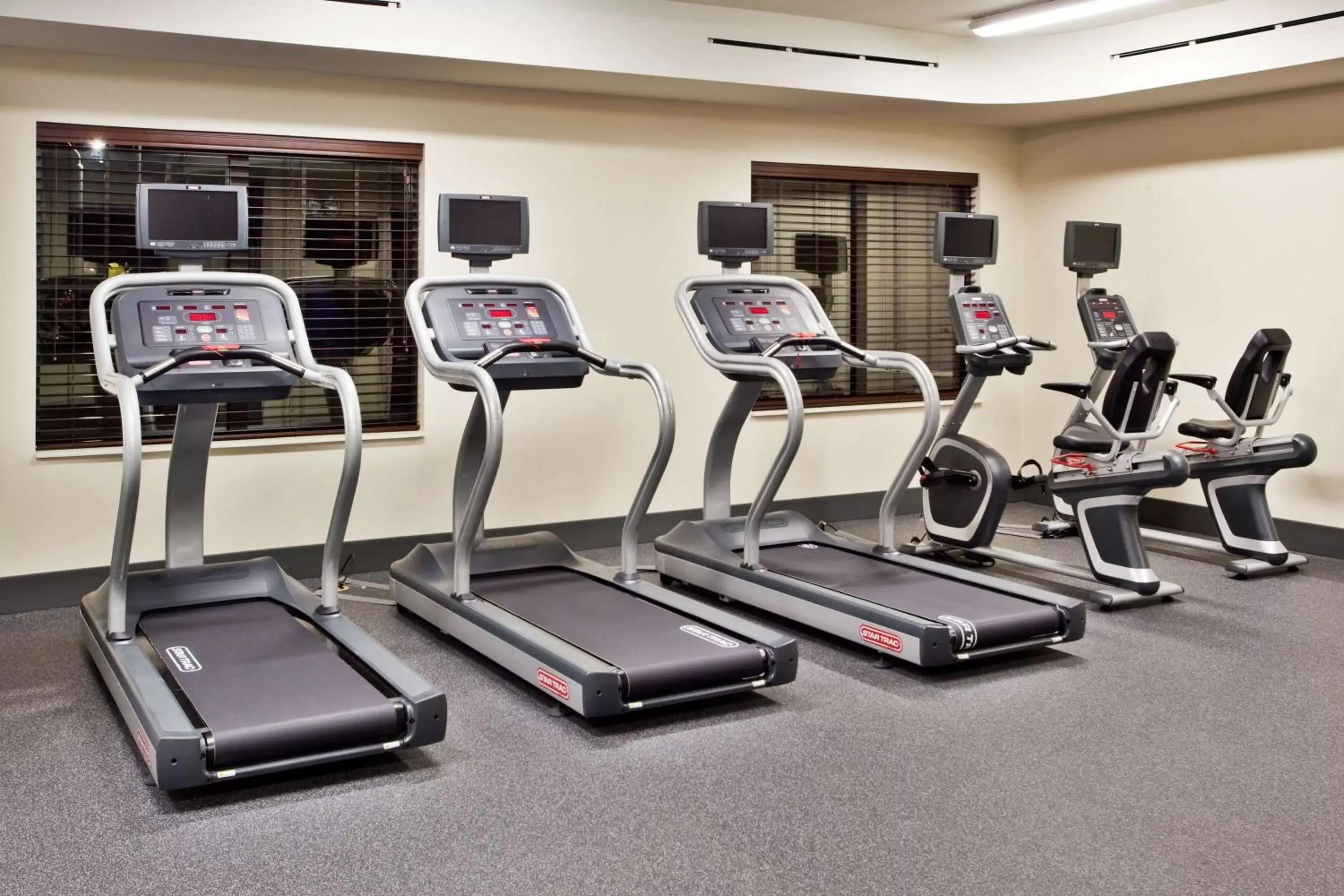 Fitness centre/facilities in Hampton Inn & Suites Chapel Hill/Carrboro Fitness centre/facilities in Hampton Inn & Suites Chapel Hill/Carrboro