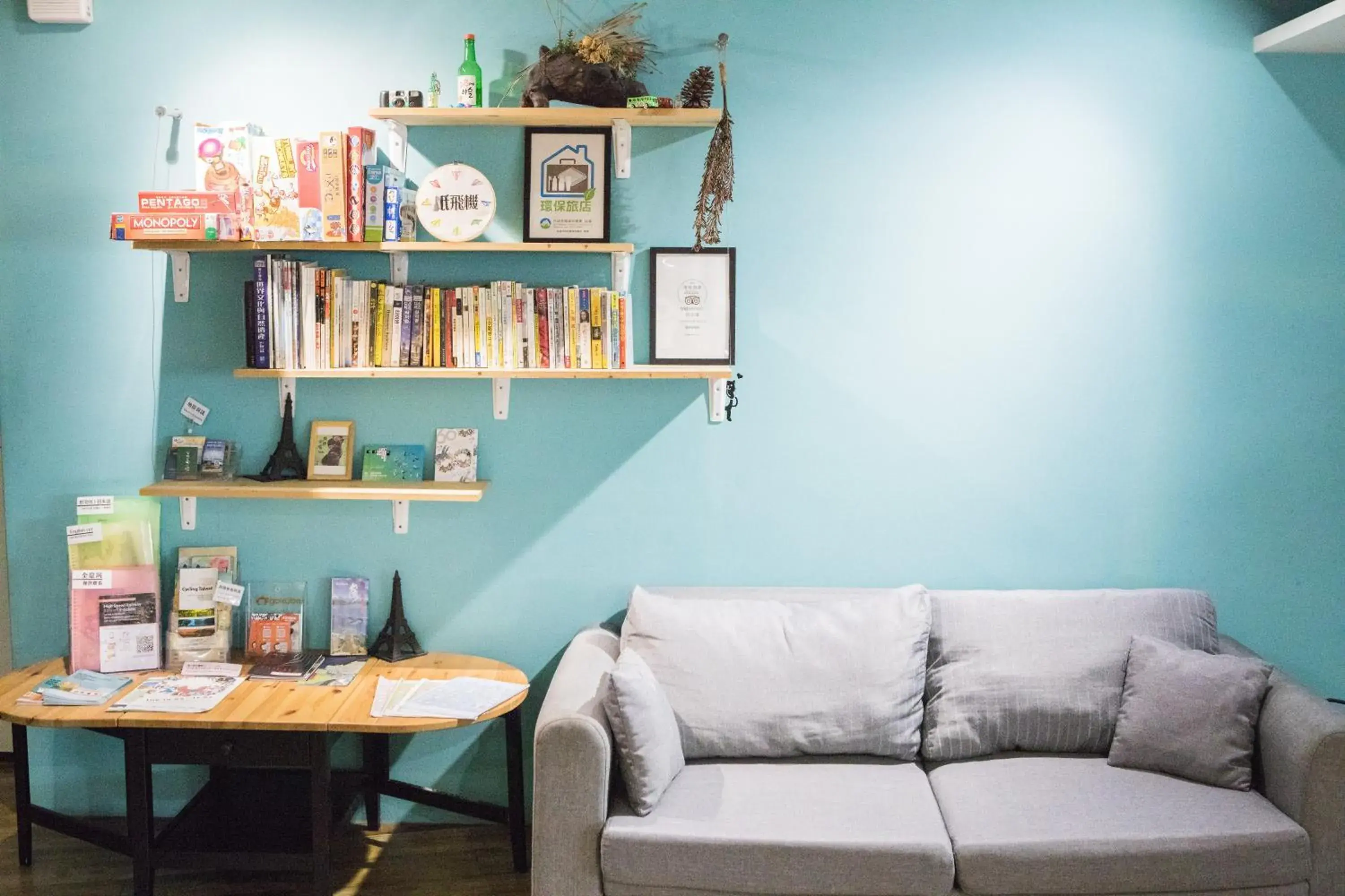 Living room, Seating Area in Paper Plane Hostel