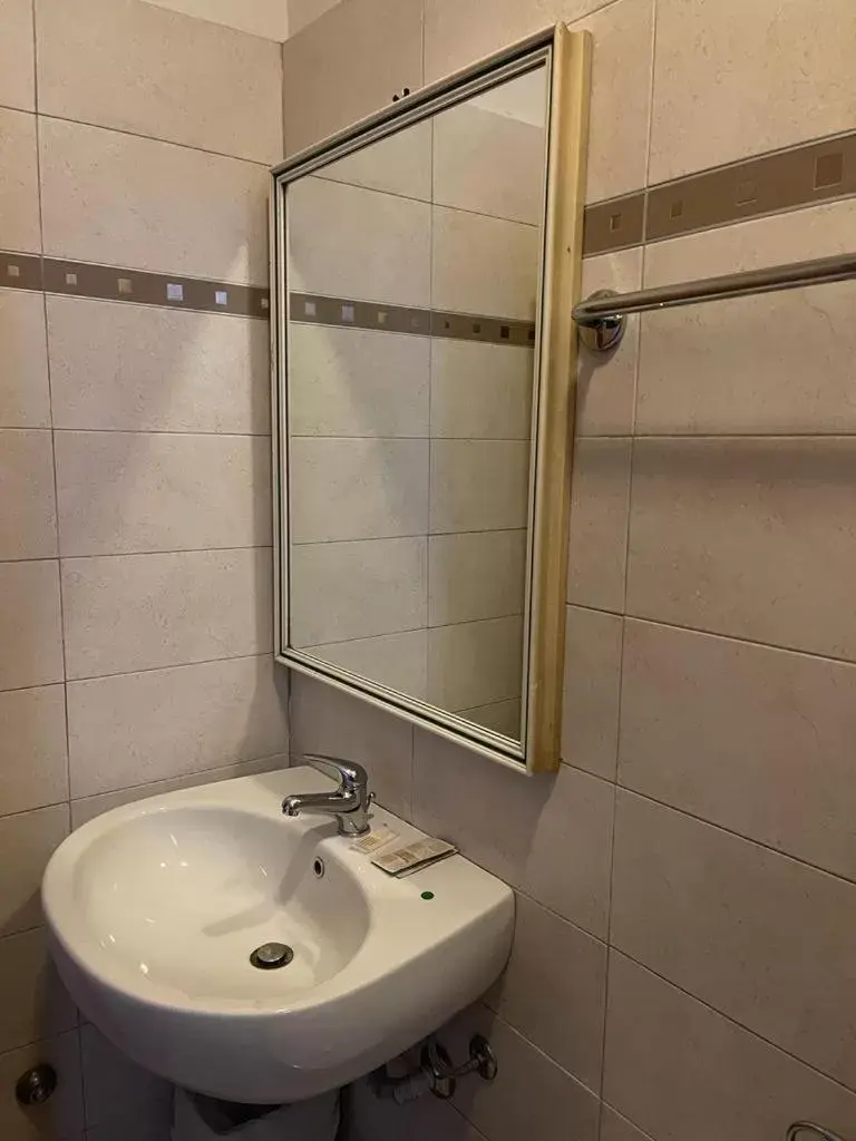 Bathroom in Hotel Losanna