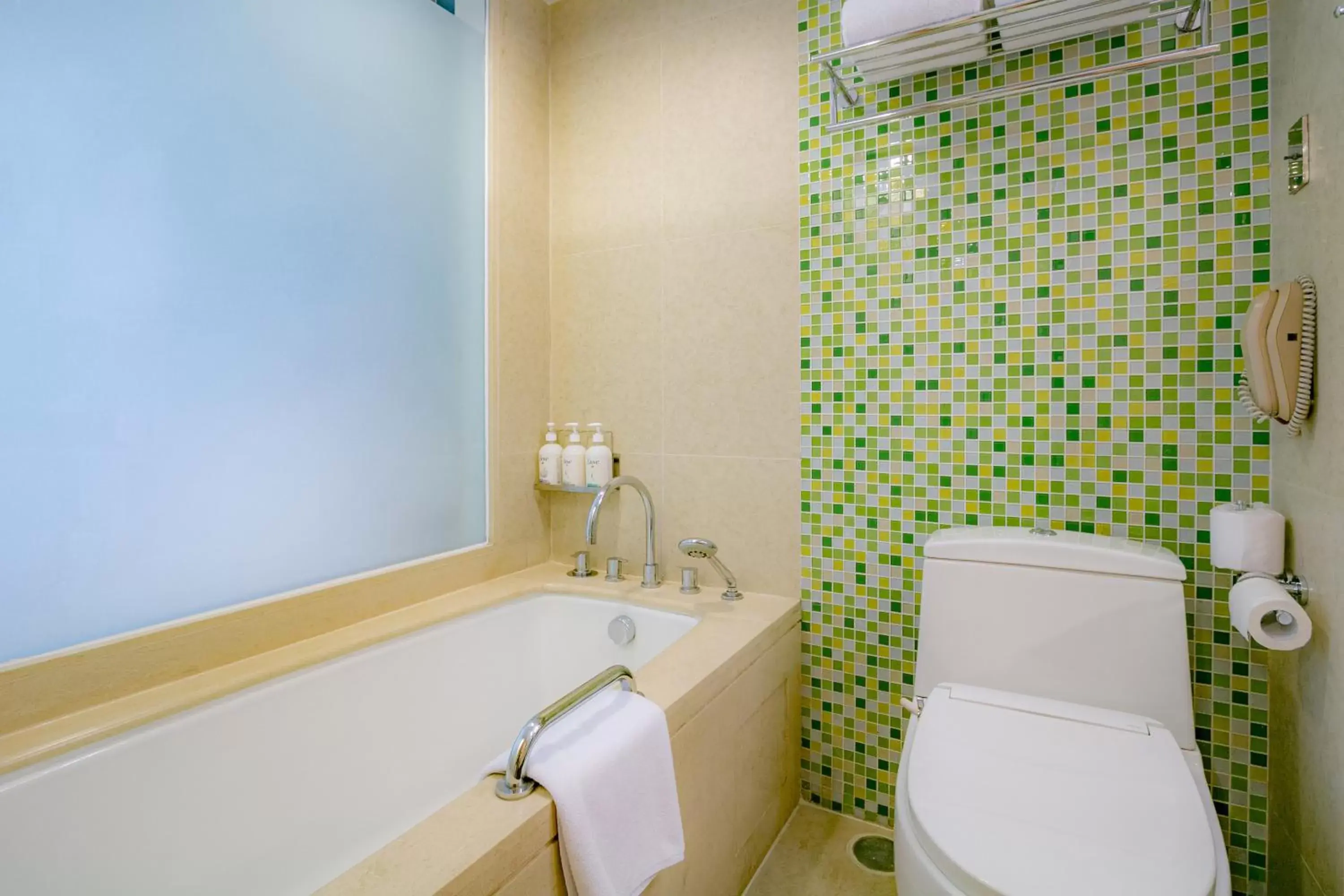Bath, Bathroom in Holiday Inn Resort Baruna Bali, an IHG Hotel - CHSE Certified