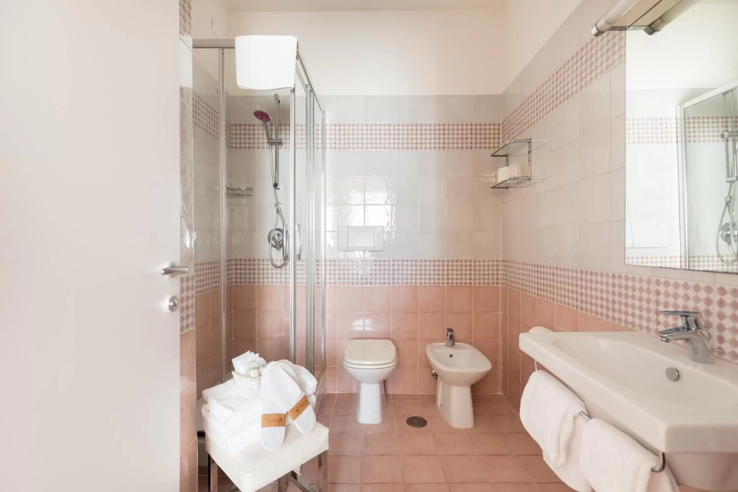 Bed, Bathroom in Hotel La Rovere