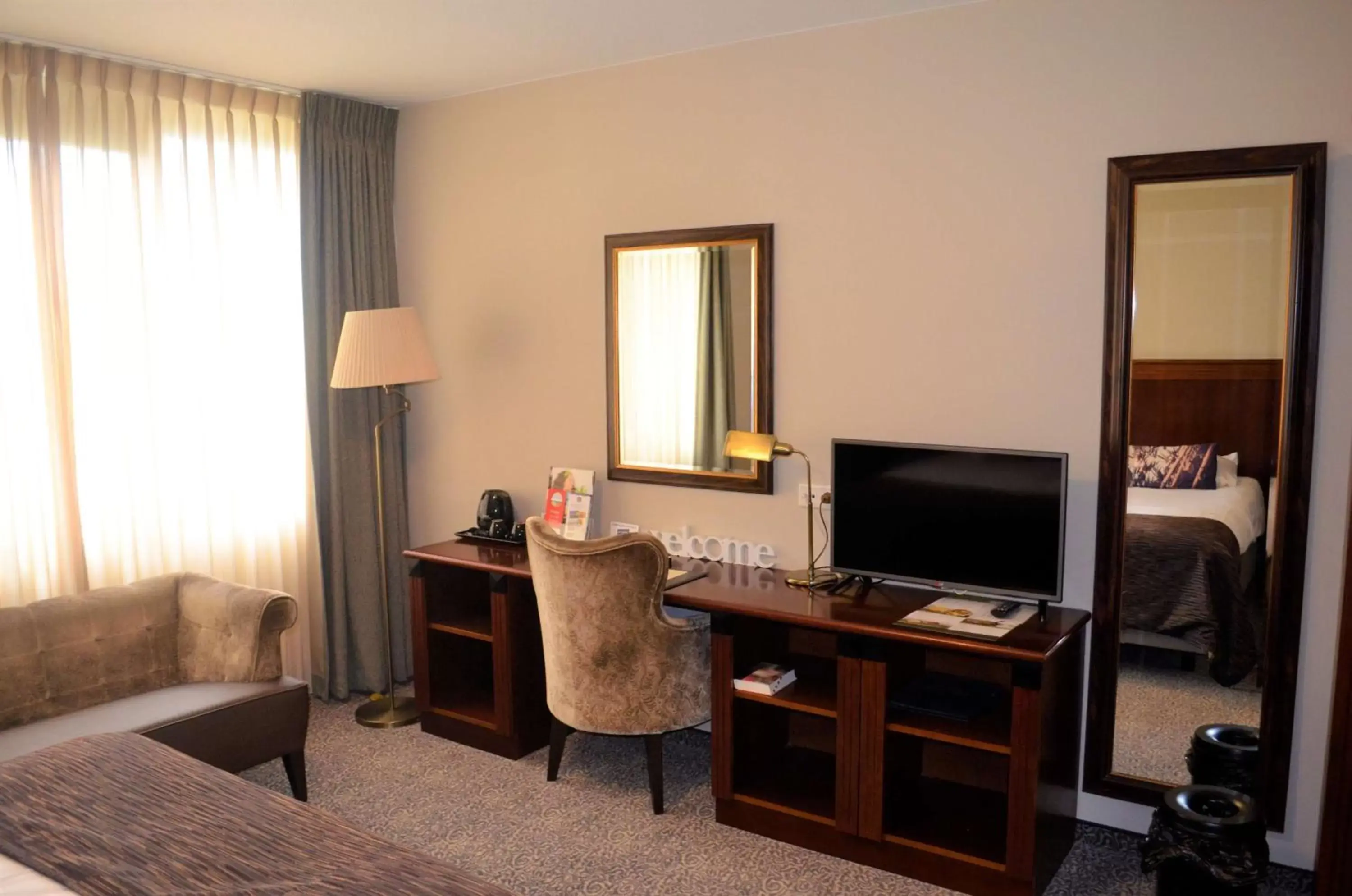 Photo of the whole room, TV/Entertainment Center in Best Western Hotel Nobis Eindhoven-Venlo A67
