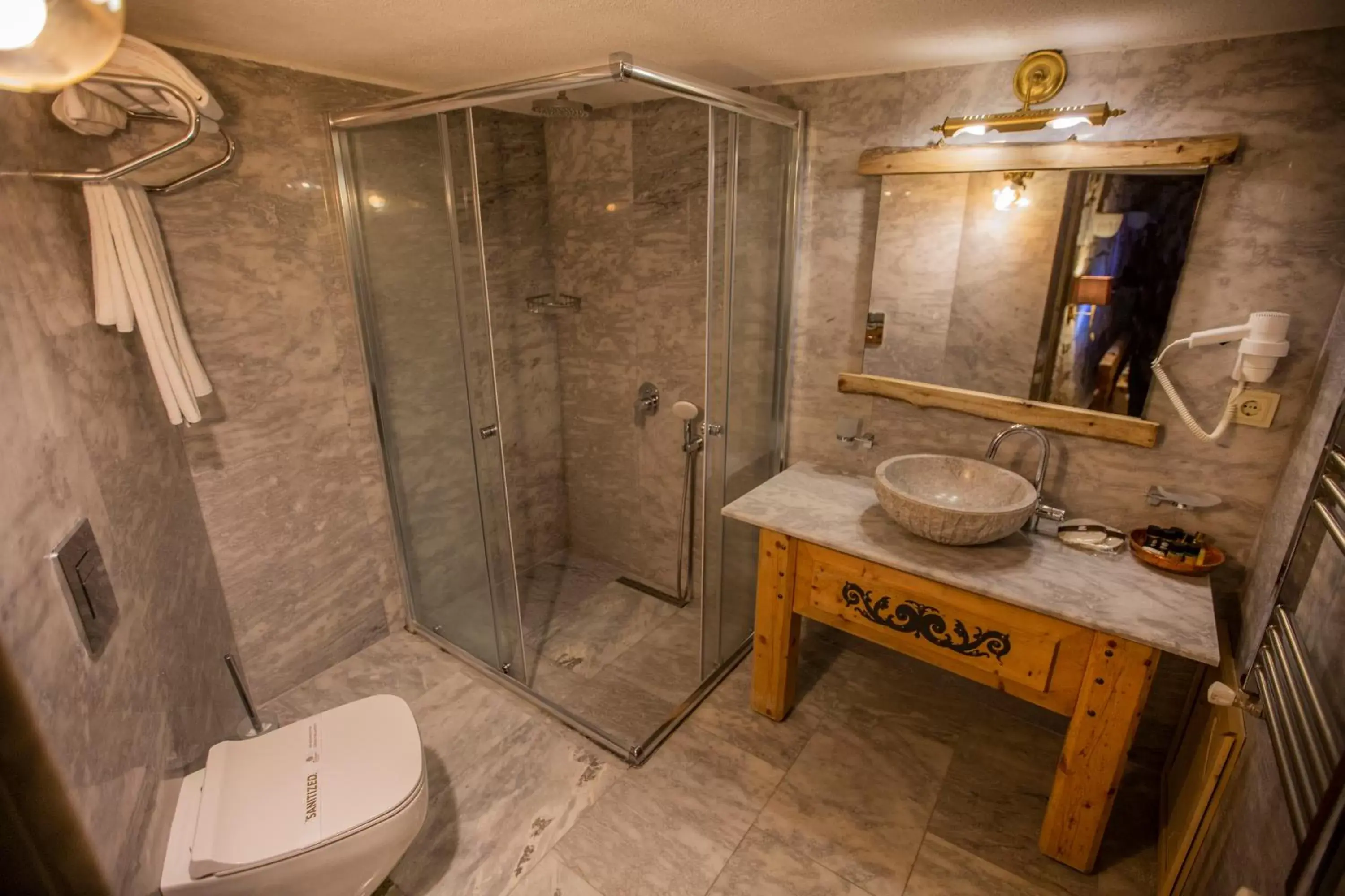 Bathroom in Divan Cave House